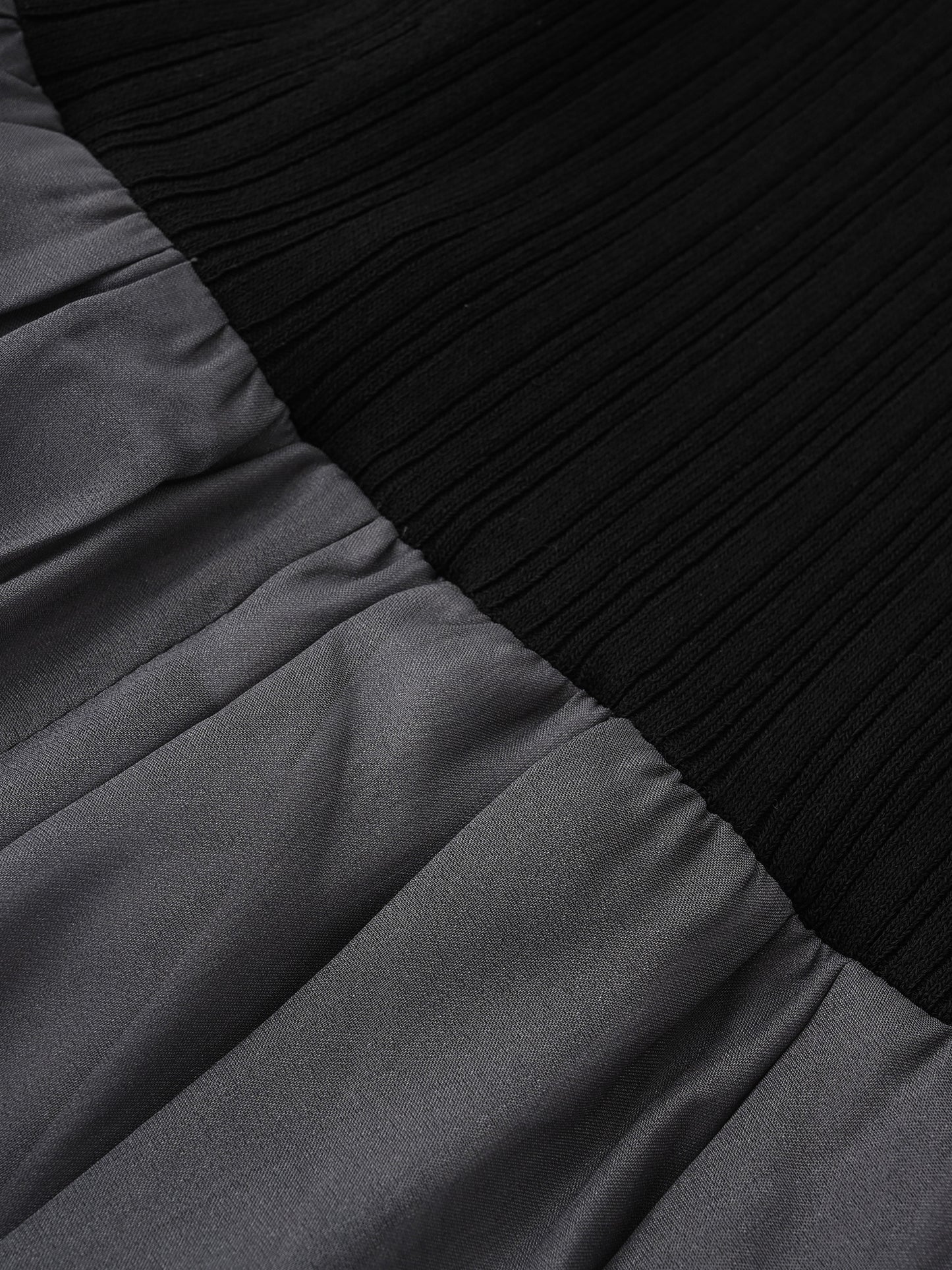 ※こちらはワンピースの生地写真でございます。