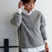 グレー