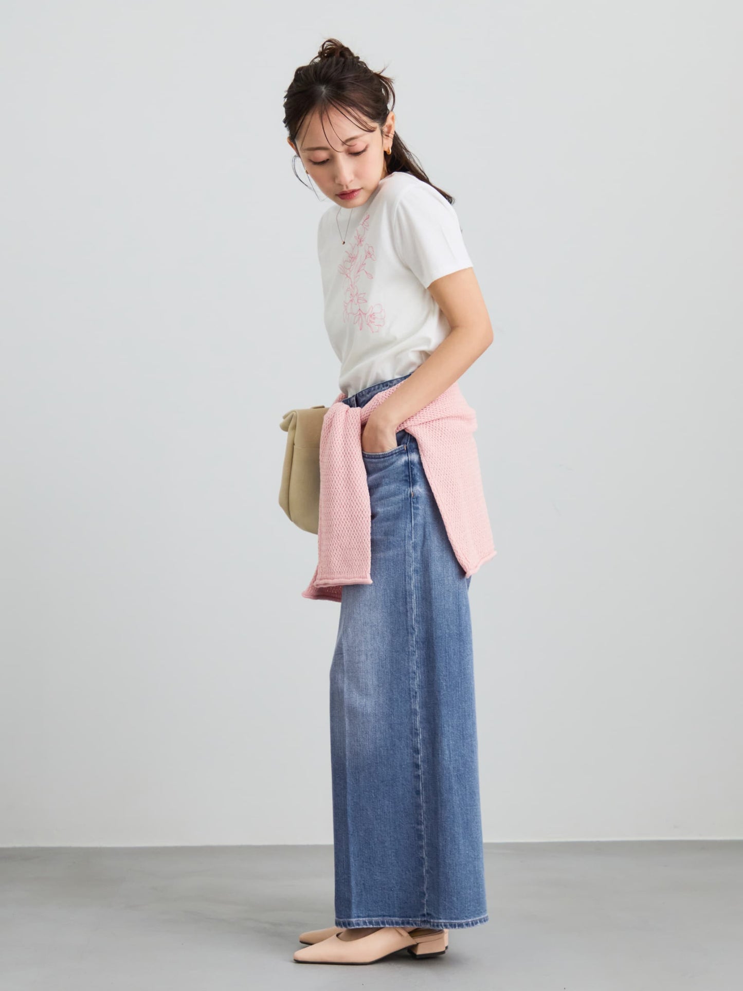 エンブロイダリーボタニカルＴシャツ　[通常]