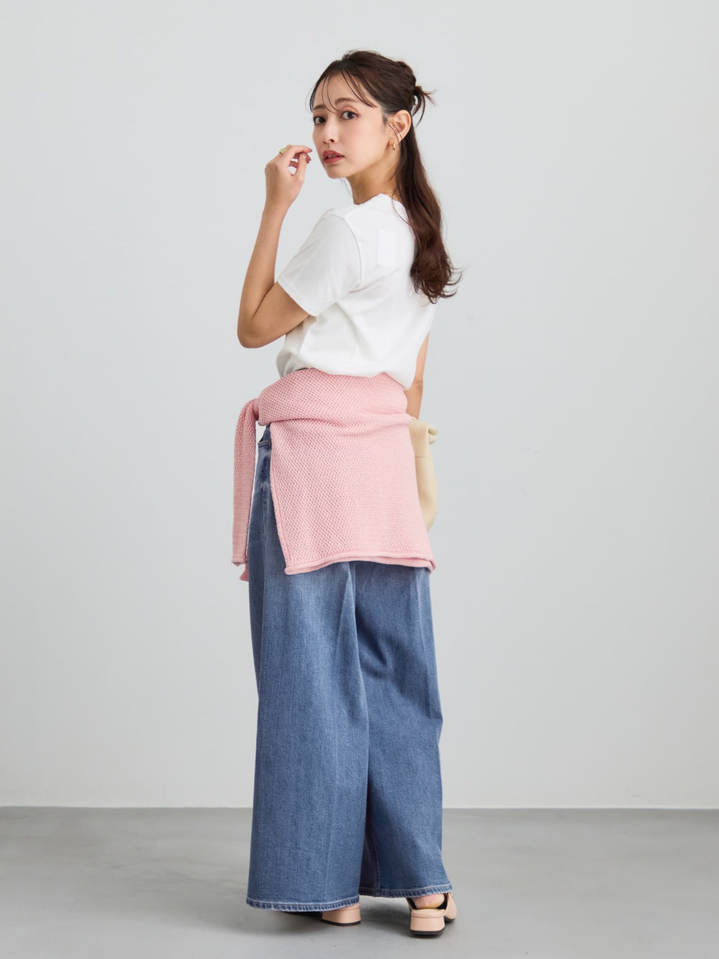 エンブロイダリーボタニカルＴシャツ　[通常]