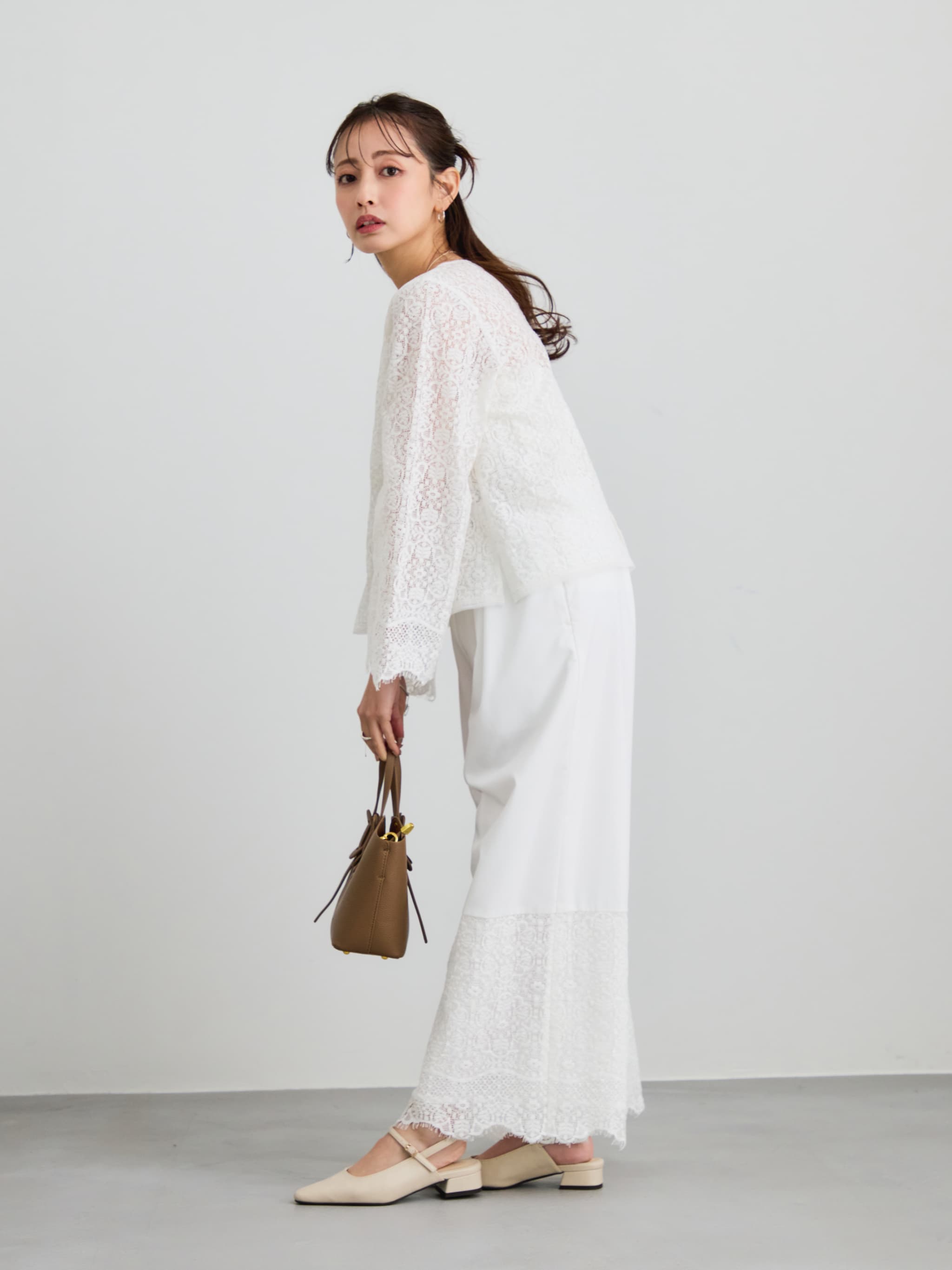 yori スカラップフロングスリーブブラウス 2023AW ホワイト Yori スカラップロングスリーブブラウス 2023AW ホワイト Yori
