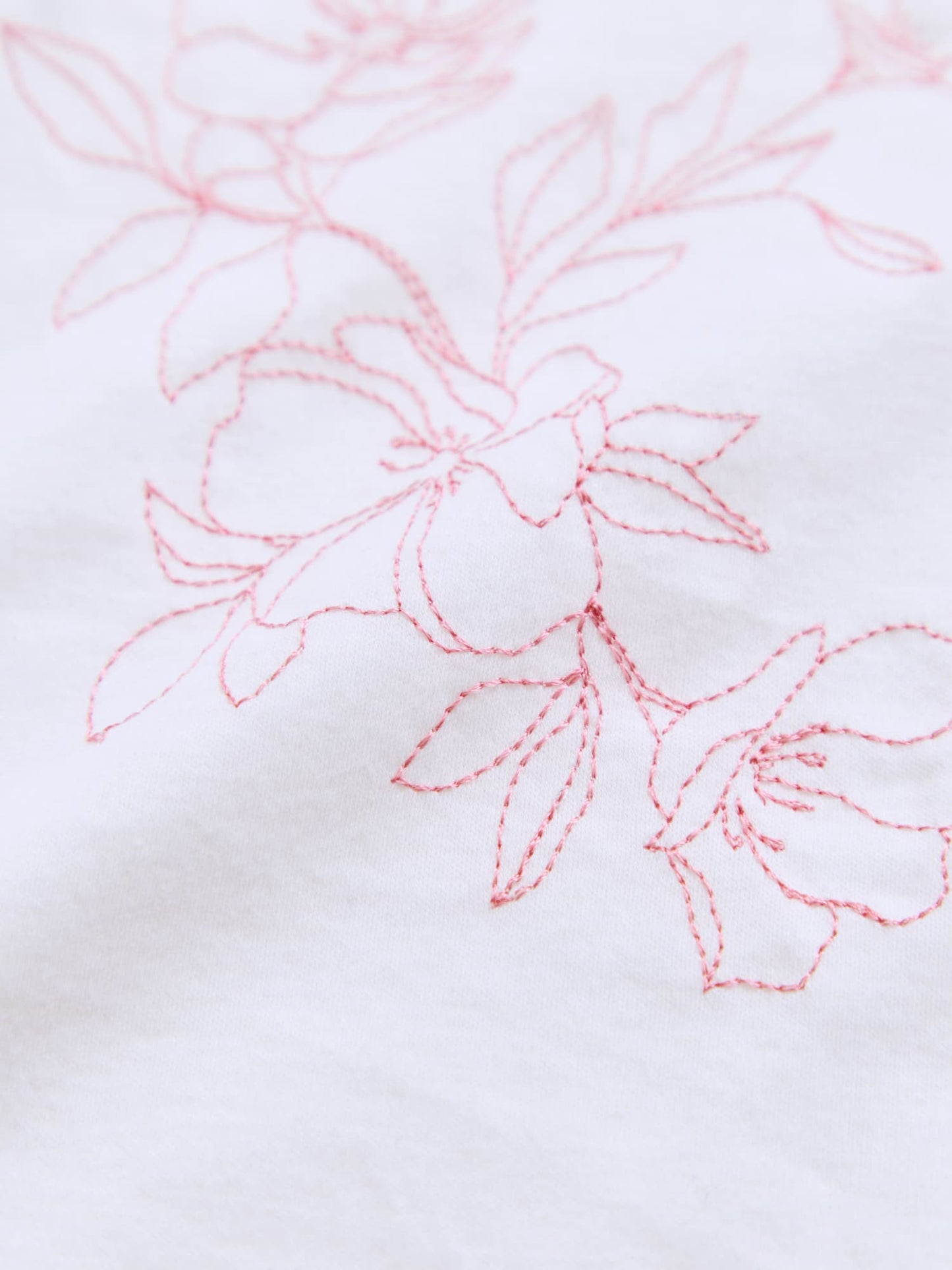 エンブロイダリーボタニカルＴシャツ　[通常]