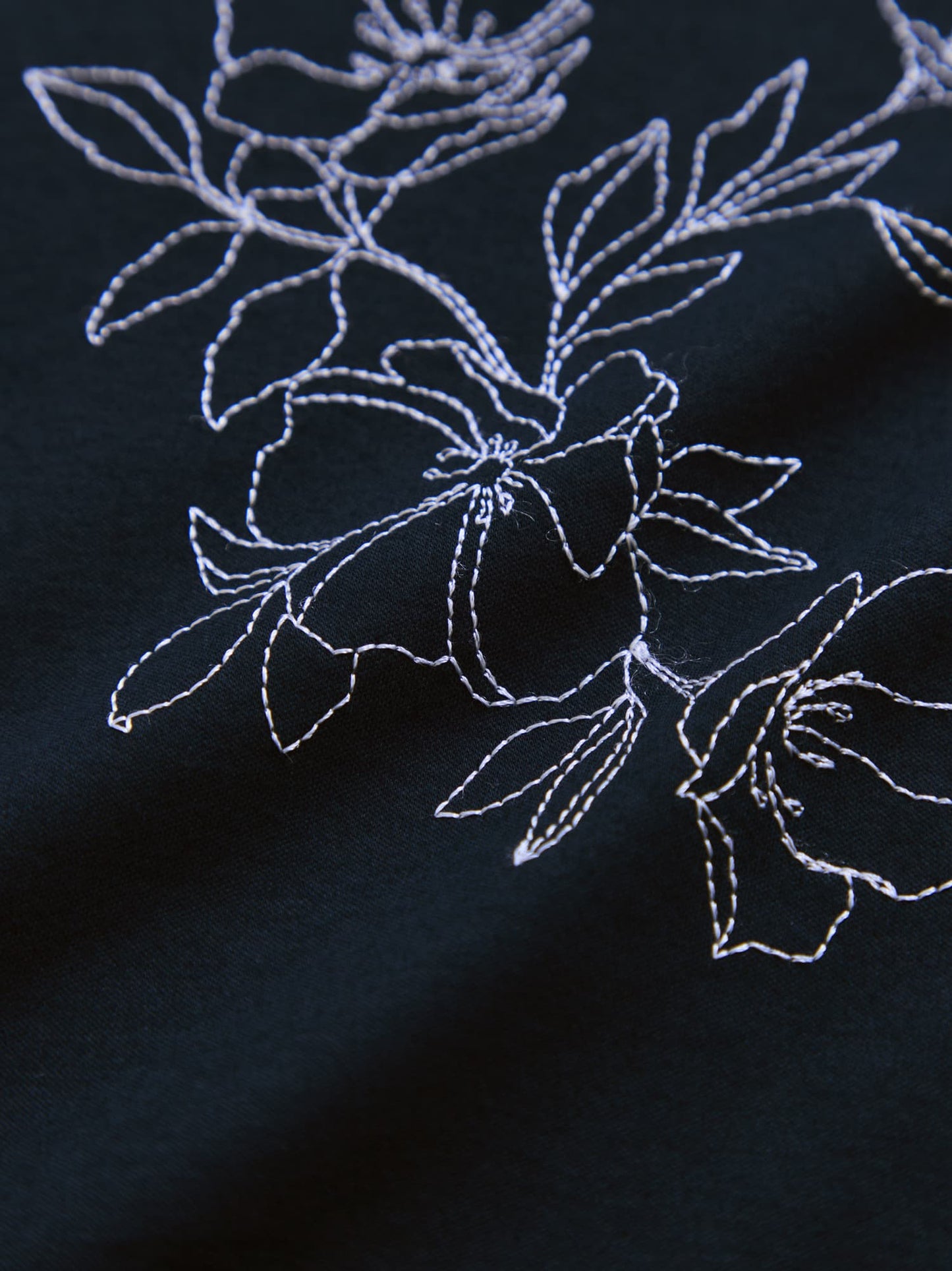 エンブロイダリーボタニカルＴシャツ　[通常]