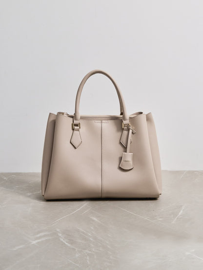 ※こちらが実物のカラーに一番お色味が近くなっております。（ベージュ）