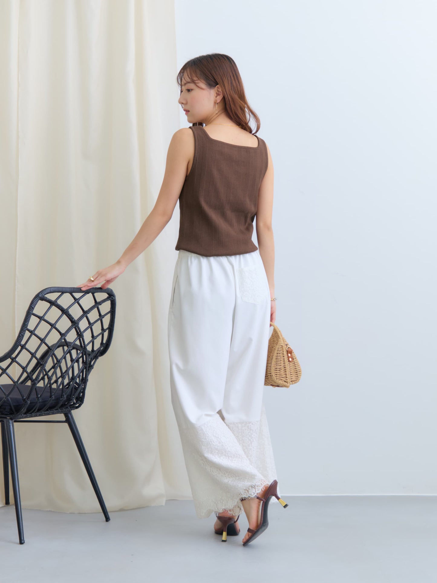 カップ付きスクエアネックタンクトップ　[通常]