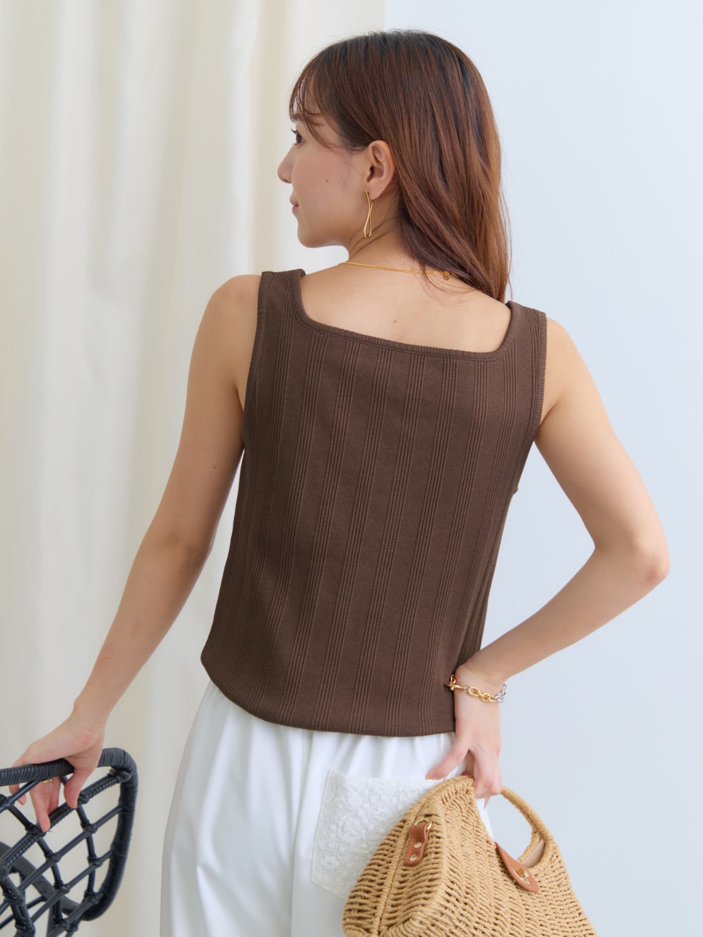 カップ付きスクエアネックタンクトップ　[通常]