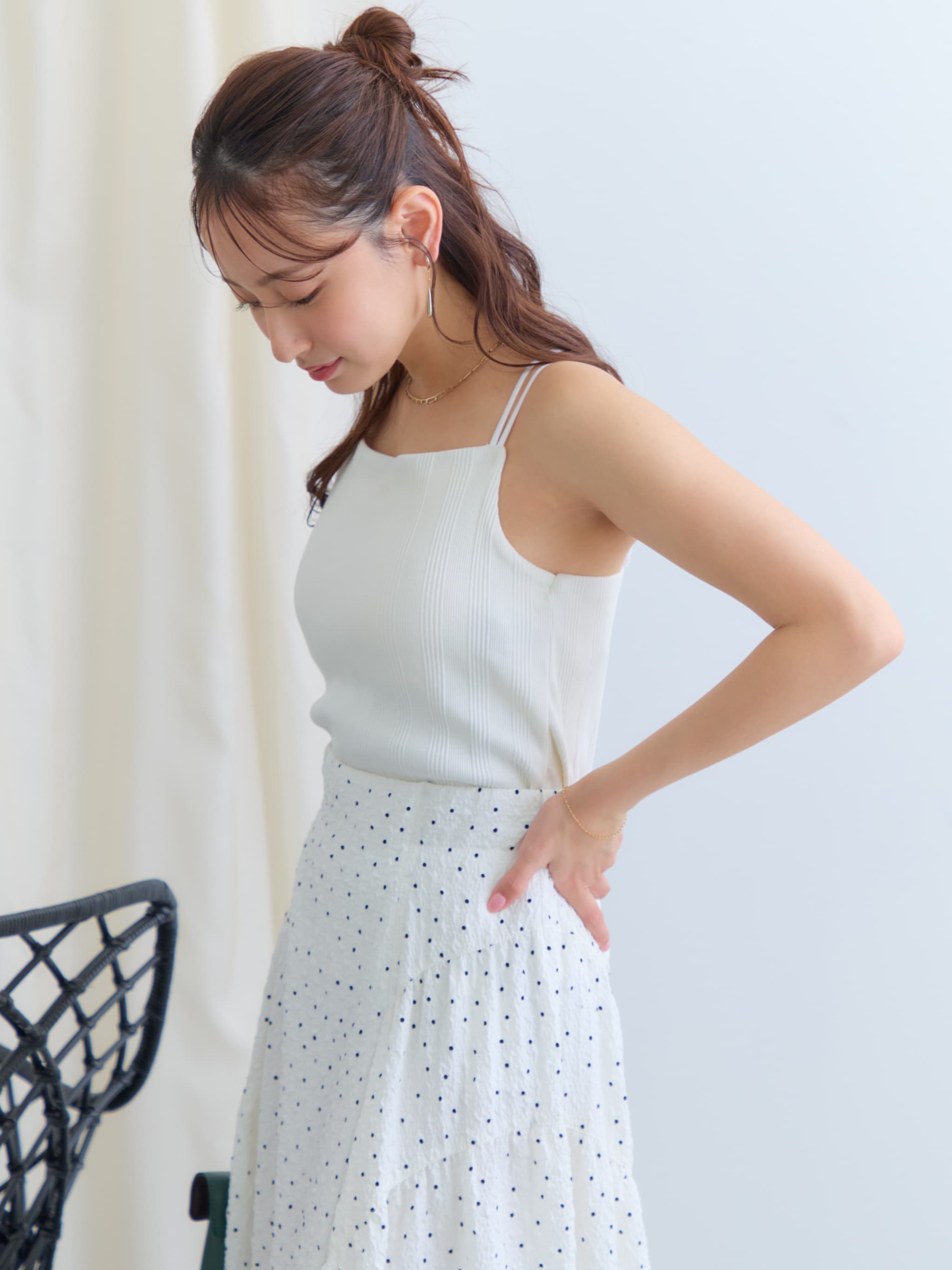 hyeon キャミソール　Mサイズ　ホワイト　新品未使用 カップ付きバッククロスキャミソール | 小柄・低身長女性向け