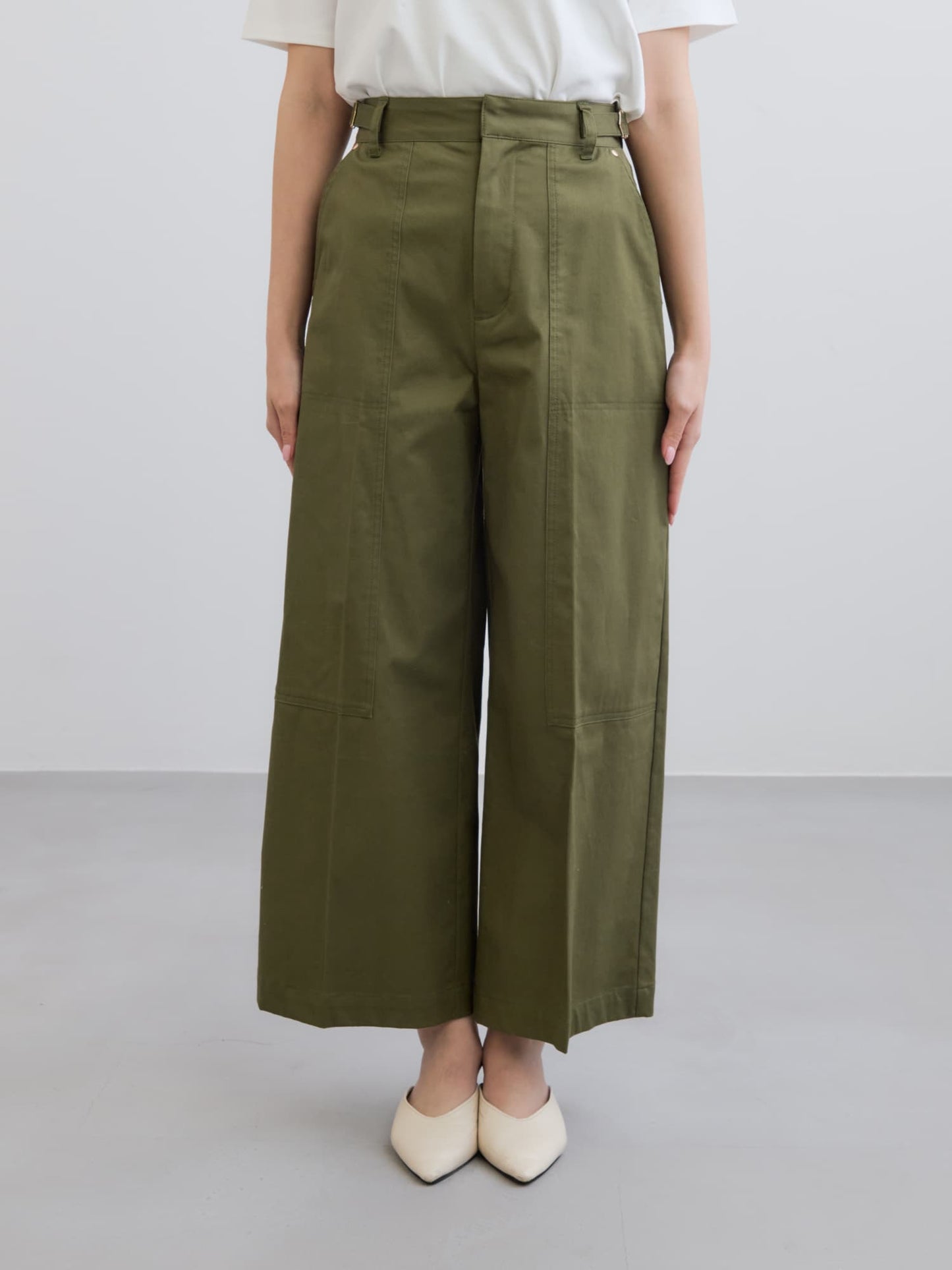 ※こちらが実物のカラーに一番お色味が近くなっております。（カーキ）<br>149cm | B:77 W:60 H:83 股下:68.5 | regular-XS着用(ヒールの高さ: 3.5cm) 