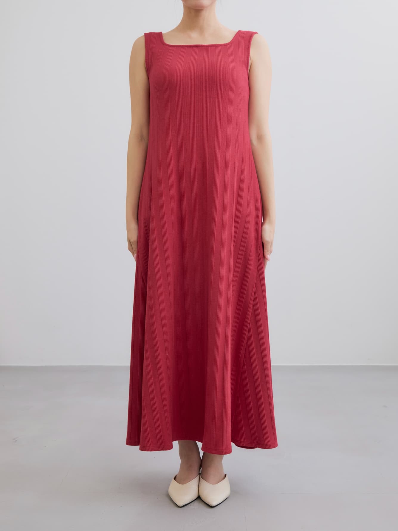 ※こちらが実物のカラーに一番お色味が近くなっております。（レッド）<br>149cm | B:77 W:60 H:83 股下:68.5 | regular着用(ヒールの高さ: 3.5cm) 