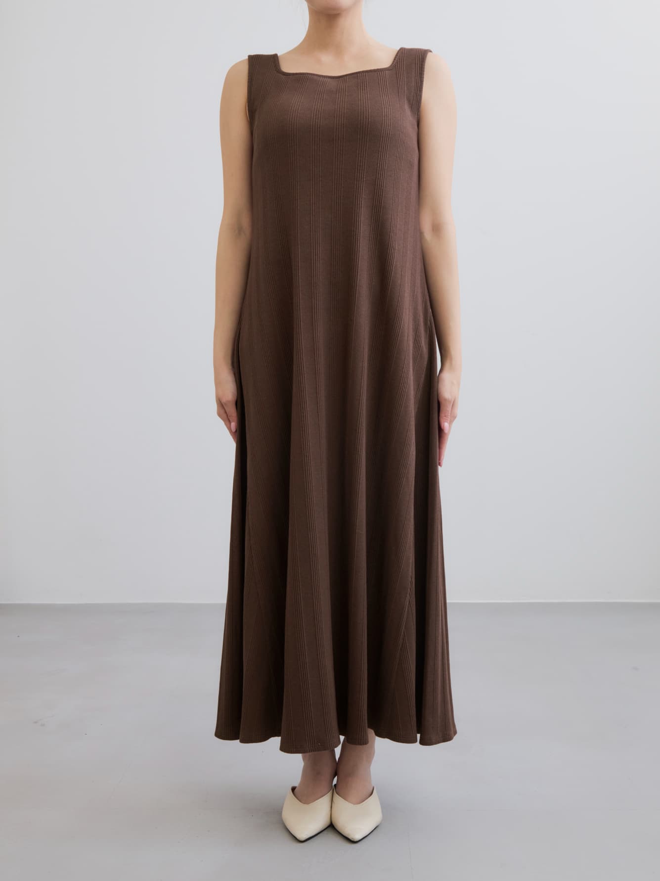 ※こちらが実物のカラーに一番お色味が近くなっております。（ブラウン）<br>149cm | B:77 W:60 H:83 股下:68.5 | regular着用(ヒールの高さ: 3.5cm) 