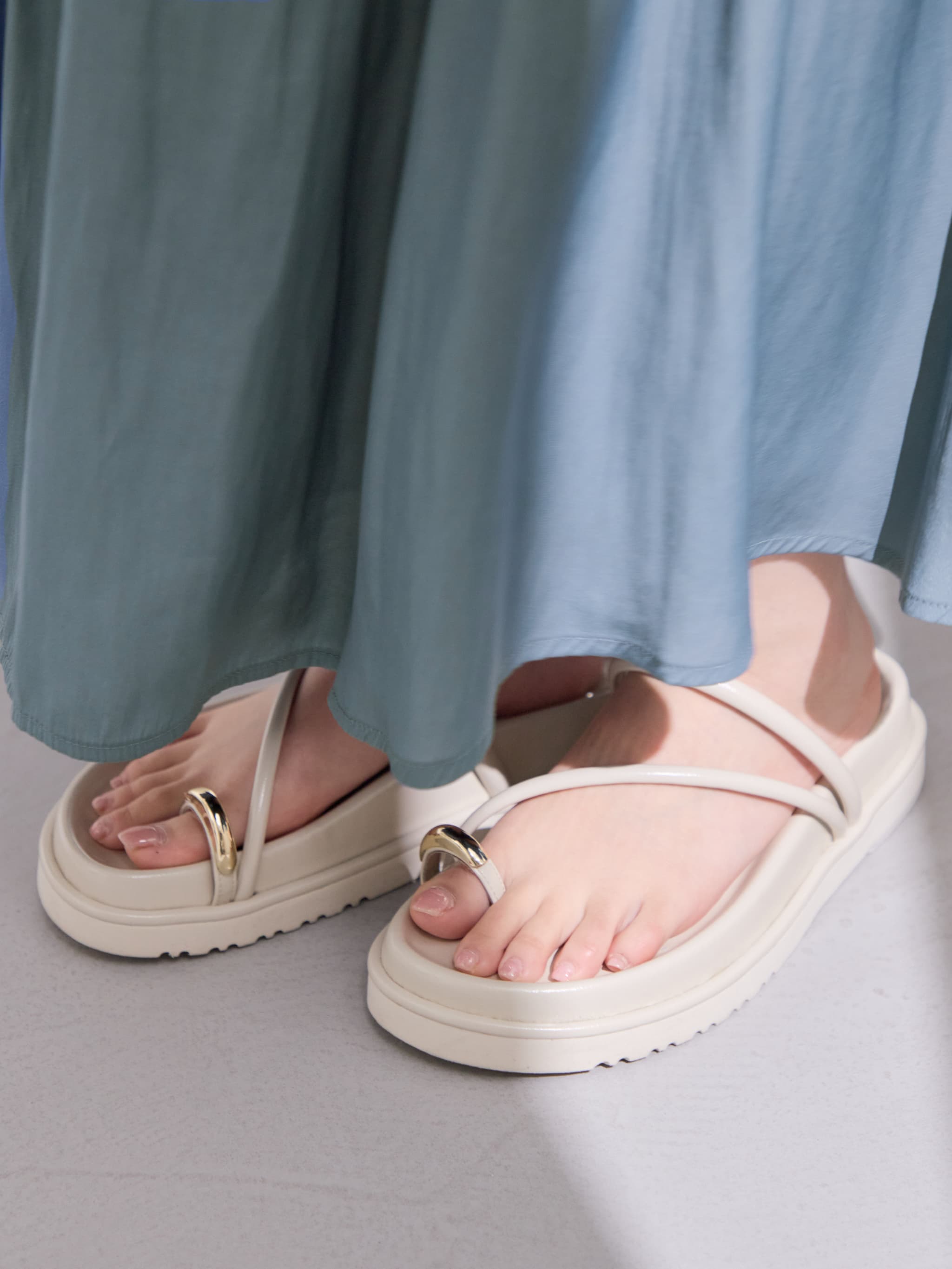 LE TALONコラボ】厚底メタルサムリングサンダル | 小柄・低身長女性