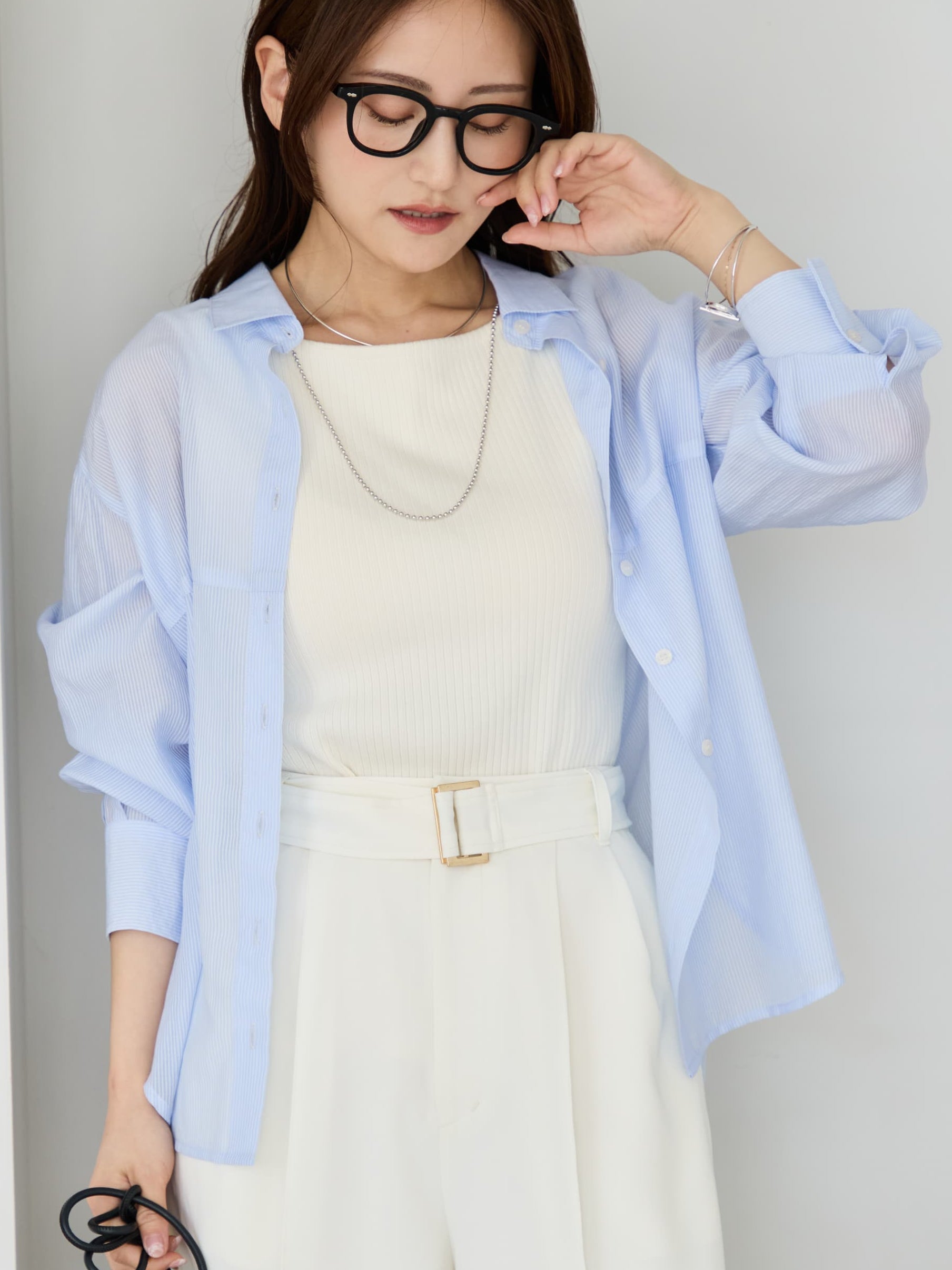 コヒナ　シームデザインシアーシャツ　ブルーストライプ シームデザインシアーシャツ | 小柄・低身長女性向けファッション通販