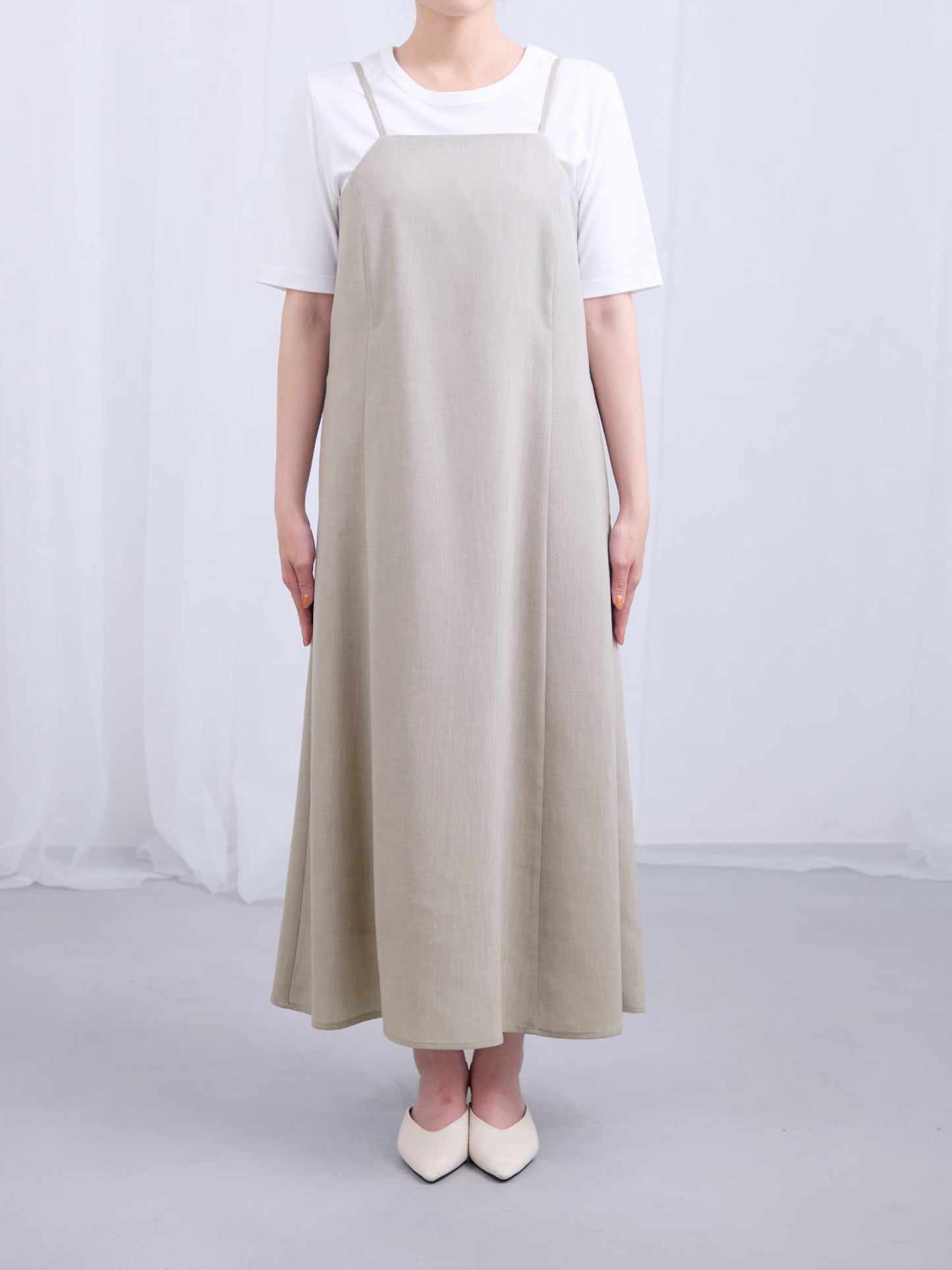 ※こちらが実物のカラーに一番お色味が近くなっております。（ベージュ）<br>149cm | B:77 W:60 H:83 股下:68.5 | XS着用 (ヒールの高さ:3.5cm)