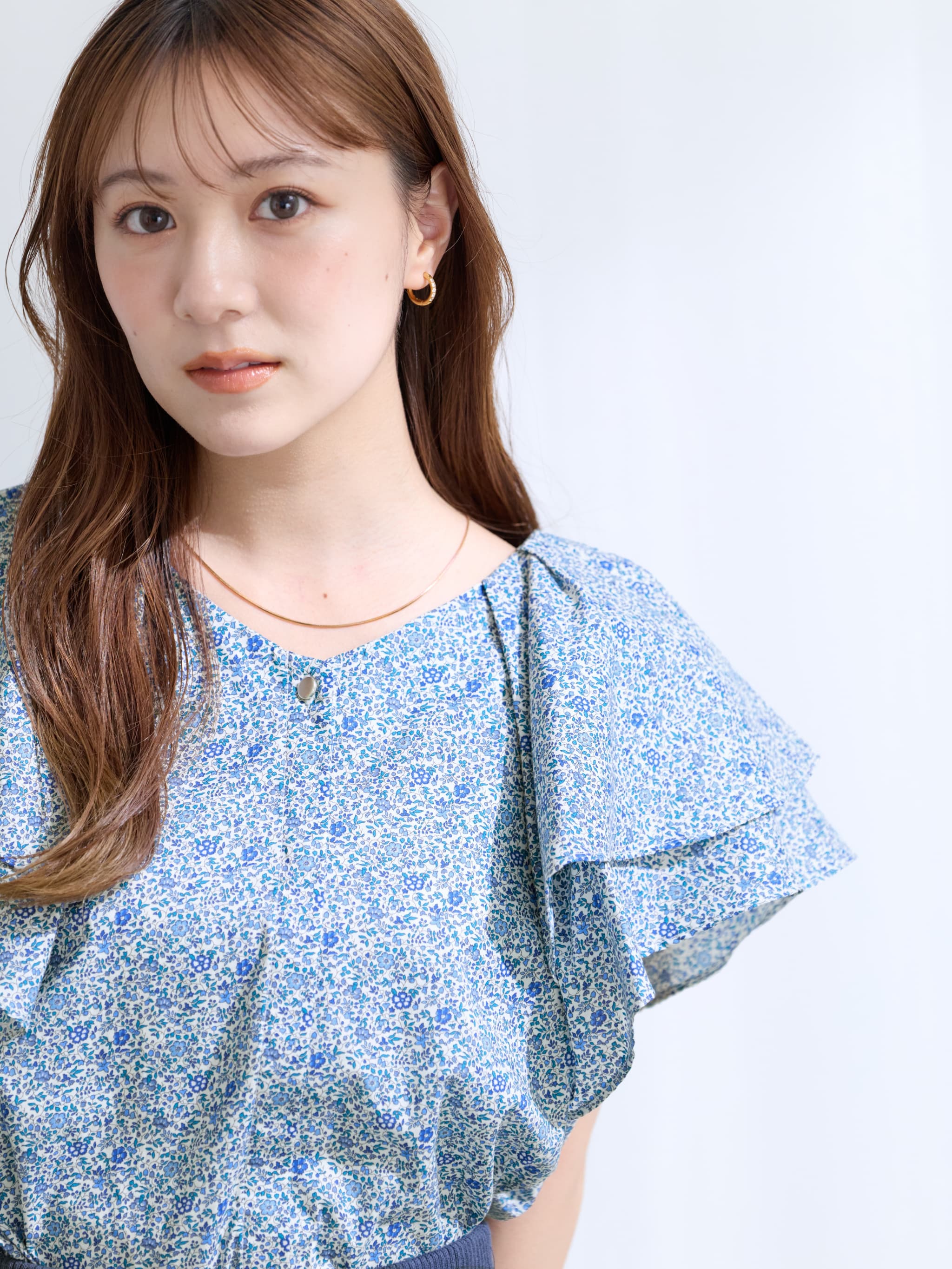 COHINA MADE WITH LIBERTY FABRIC】ラッフルスリーブブラウス | 小柄