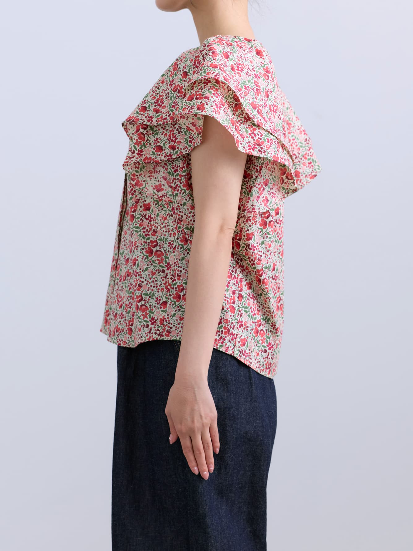 【COHINA MADE WITH LIBERTY FABRIC】ラッフルスリーブブラウス　[通常]