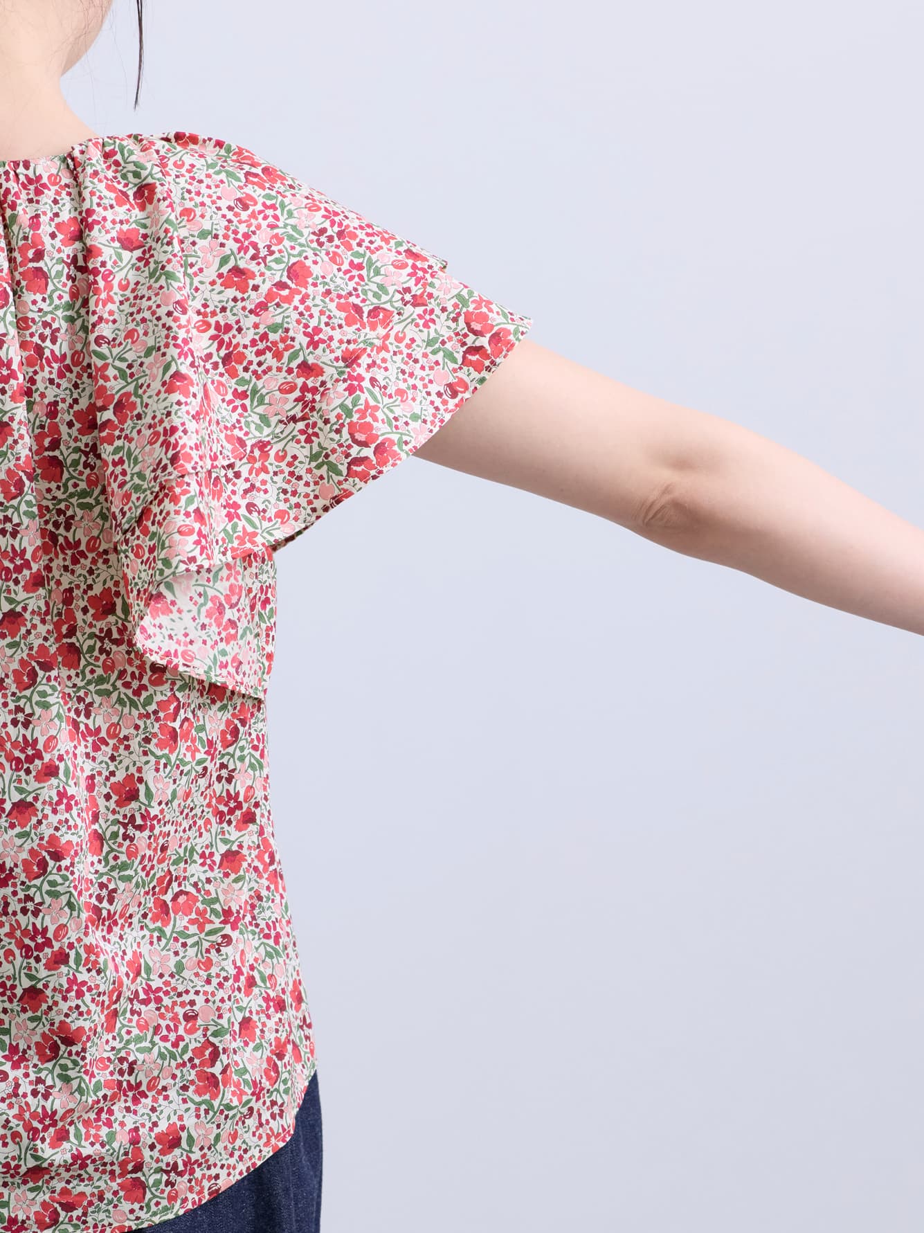 【COHINA MADE WITH LIBERTY FABRIC】ラッフルスリーブブラウス　[通常]