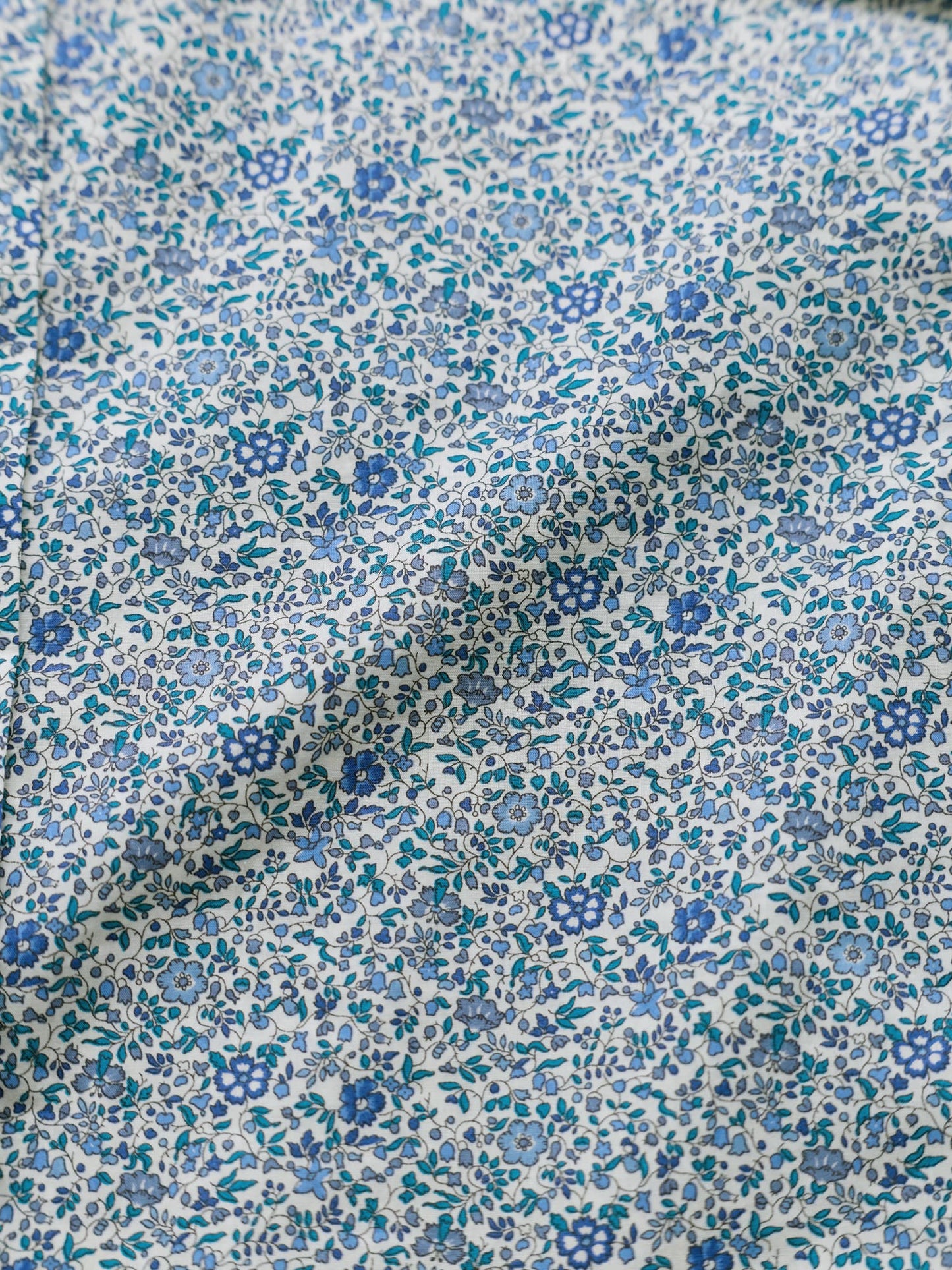 【COHINA MADE WITH LIBERTY FABRIC】ラッフルスリーブブラウス　[通常]