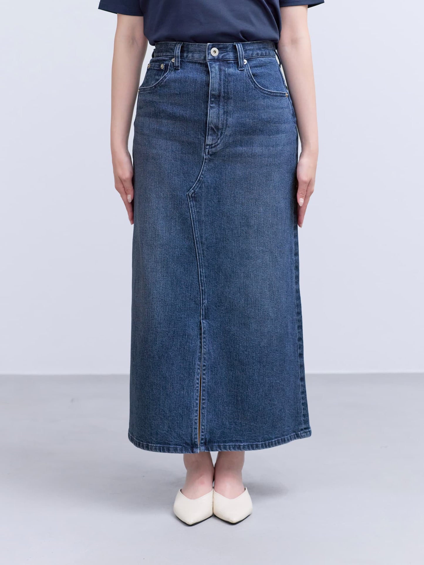 ※こちらが実物のカラーに一番お色味が近くなっております。（インディゴ）<br>149cm | B:77 W:60 H:83 股下:68.5 |  regular-XS着用 (ヒールの高さ: 3.5cm)