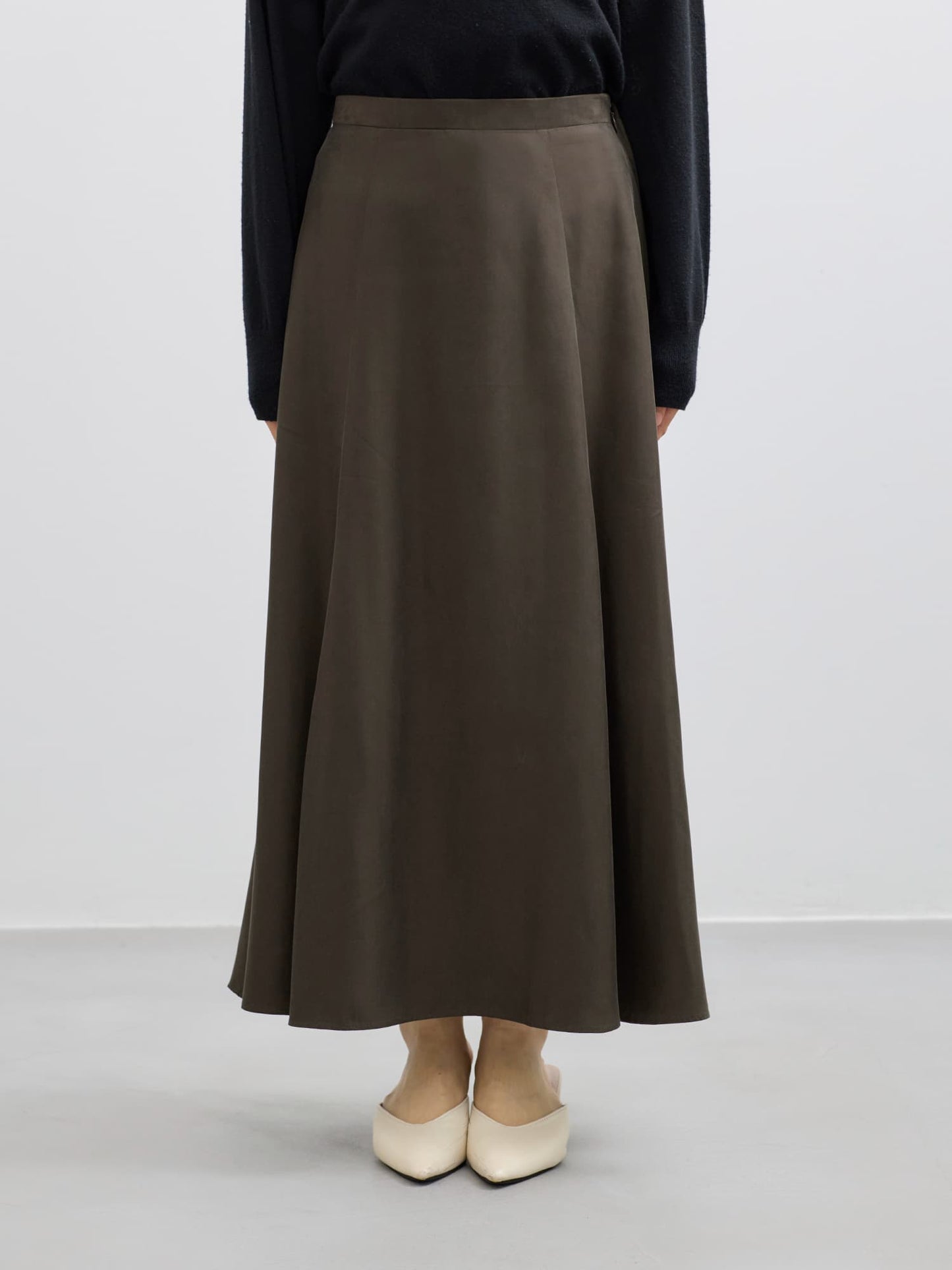 ※こちらが実物のカラーに一番お色味が近くなっております。（ブラウン）<br>143cm | B:73 W:60 H:81 股下:65  | short-XS着用 (ヒールの高さ: 3.5cm) 