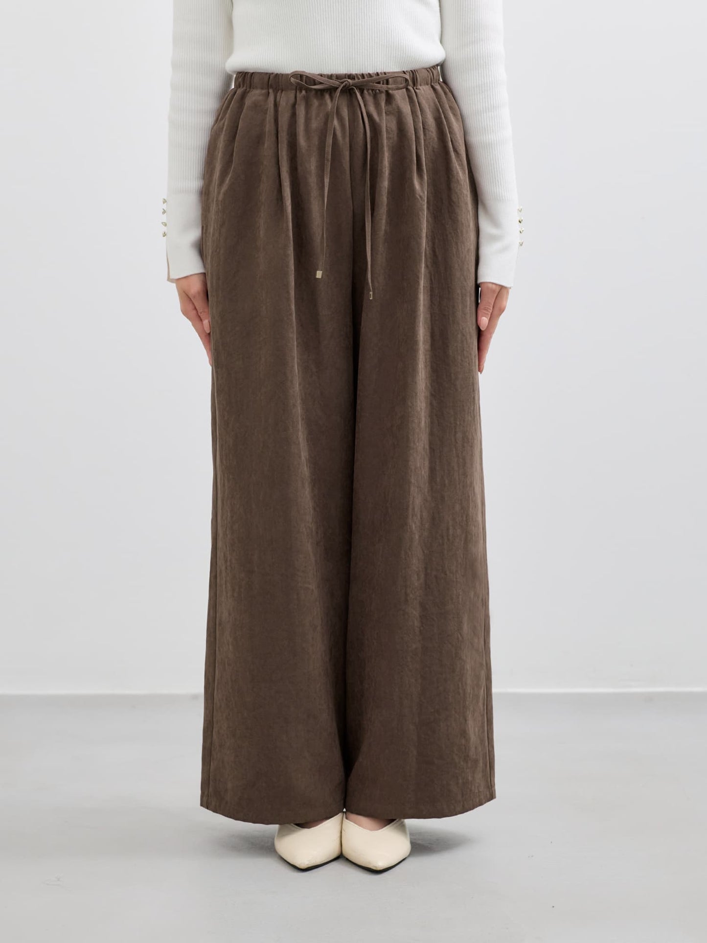 ※こちらが実物のカラーに一番お色味が近くなっております。（ブラウン）<br>149cm | B:77 W:60 H:83 股下:68.5 | regular-XS着用 (ヒールの高さ:3.5cm)