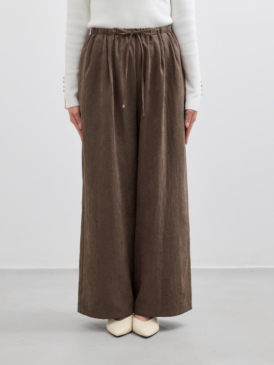 ※こちらが実物のカラーに一番お色味が近くなっております。（ブラウン）<br>149cm | B:77 W:60 H:83 股下:68.5 | regular-XS着用 (ヒールの高さ:3.5cm)