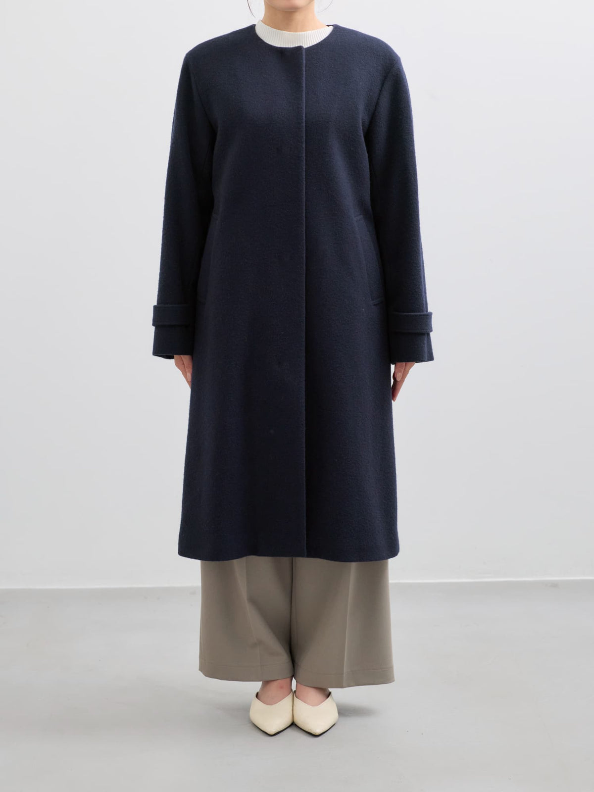※こちらが実物のカラーに一番お色味が近くなっております。（ネイビー）<br>149cm | B:77 W:60 H:83 股下:68.5 | regular着用 (ヒールの高さ:3.5cm)
