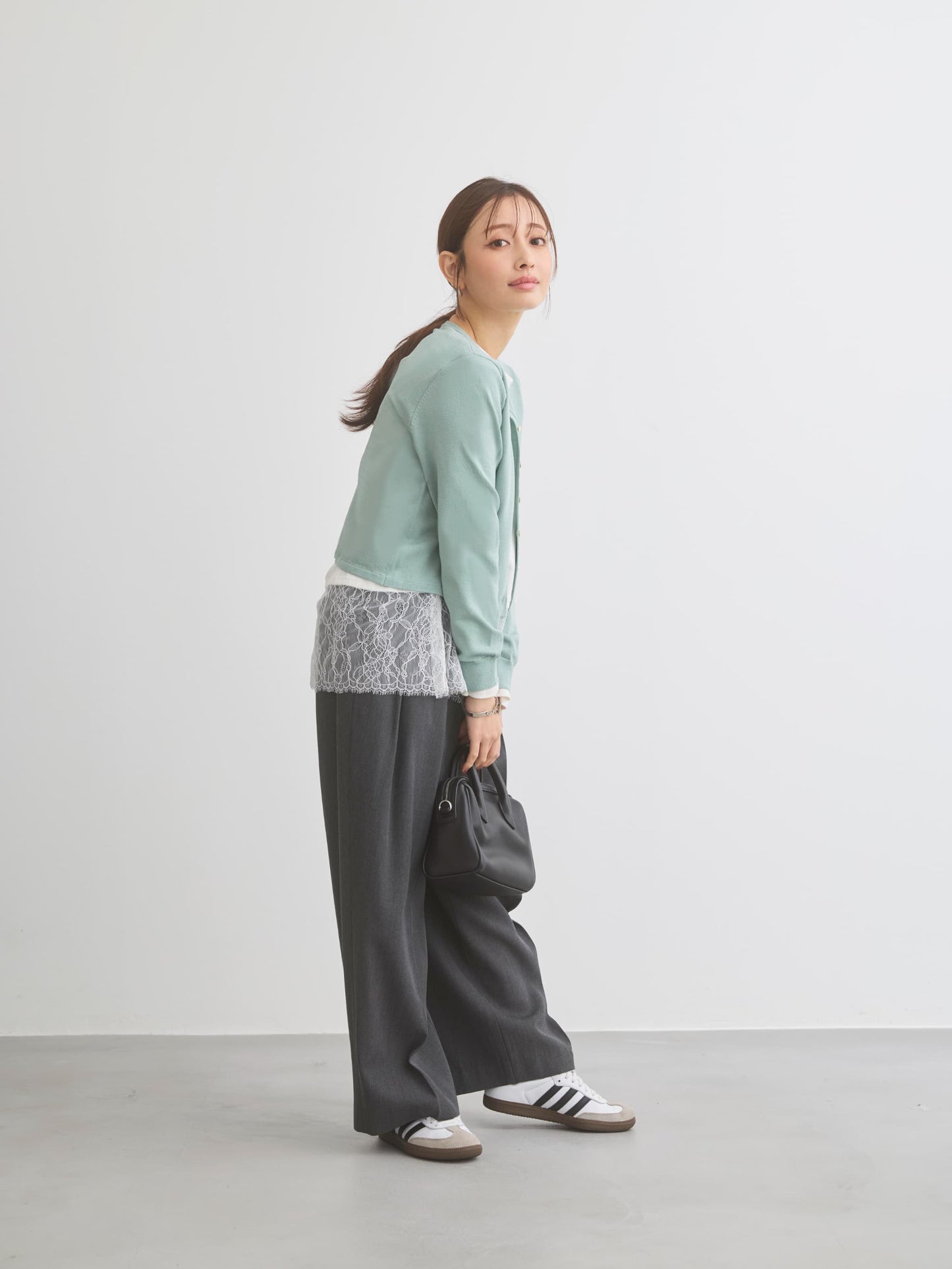 グロッシーゴールドボタンカーディガン　[通常]