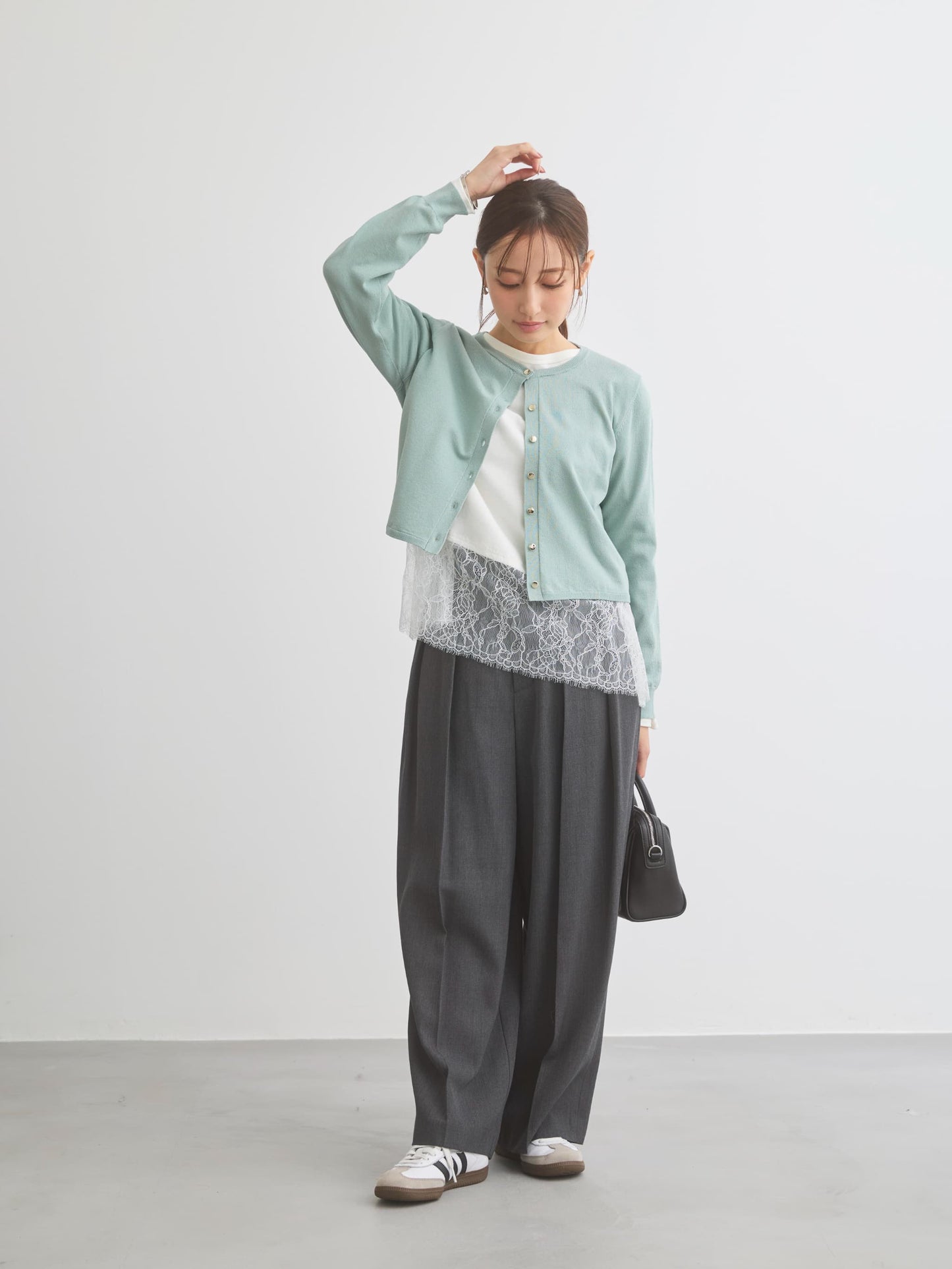 グロッシーゴールドボタンカーディガン　[通常]