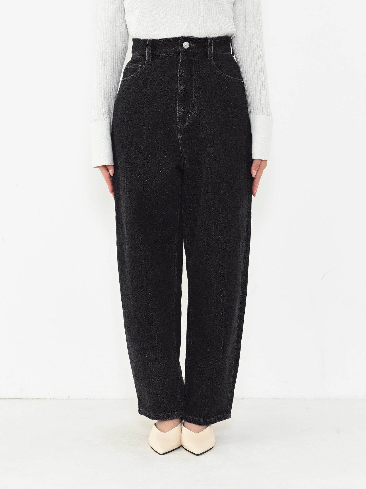 ※こちらが実物のカラーに一番お色味が近くなっております。（ブラック）<br>149cm | B:77 W:60 H:83 股下:68.5 | regular-XS着用 (ヒールの高さ: 3.5cm) 