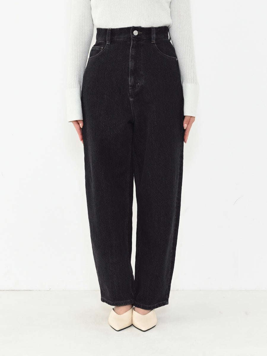 ※こちらが実物のカラーに一番お色味が近くなっております。（ブラック）<br>149cm | B:77 W:60 H:83 股下:68.5 | regular-XS着用 (ヒールの高さ: 3.5cm) 