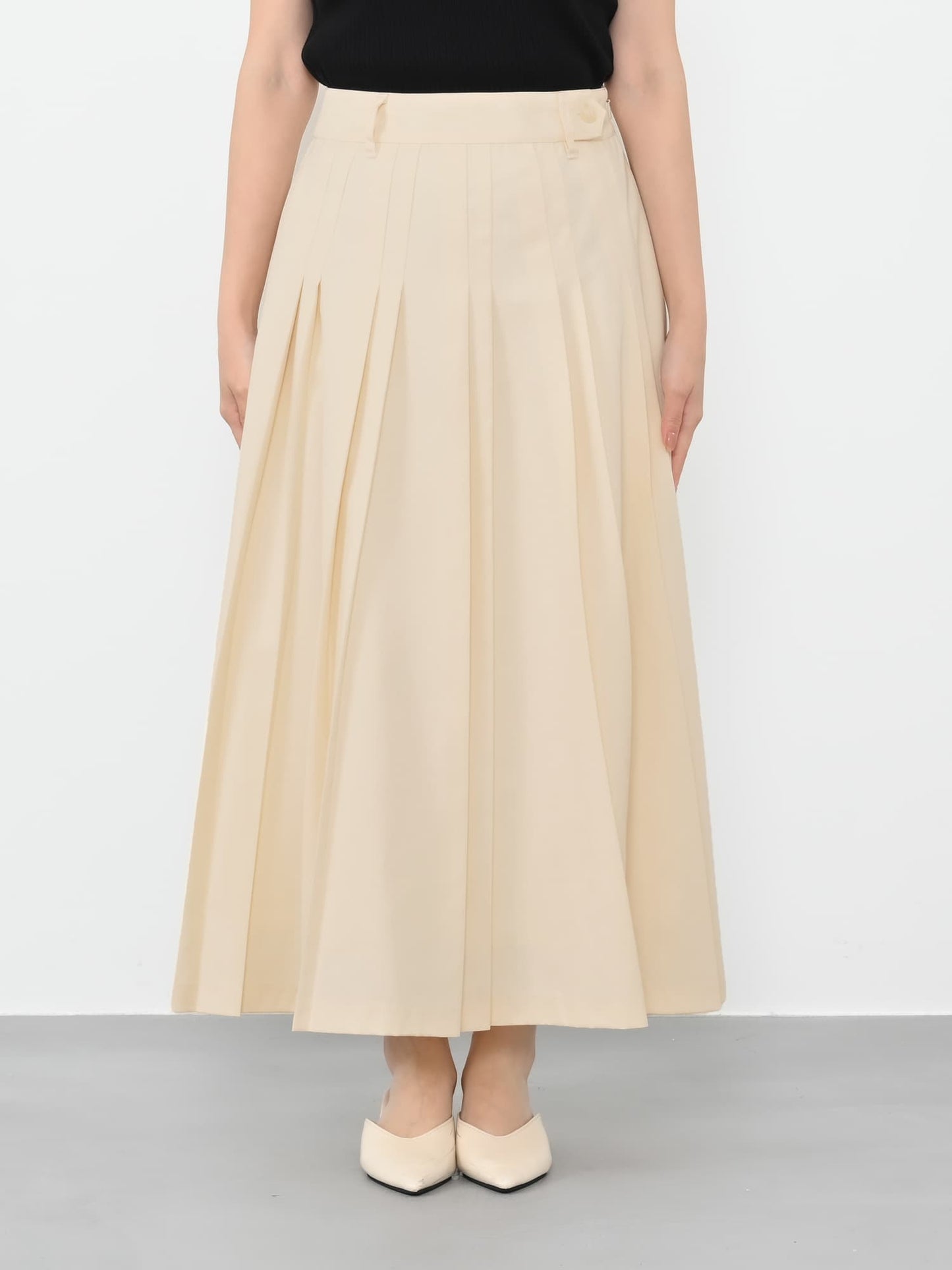 ※こちらが実物のカラーに一番お色味が近くなっております。（オフホワイト）<br>149cm | B:77 W:60 H:83 股下:68.5 | regular-XS着用 (ヒールの高さ:3.5cm)