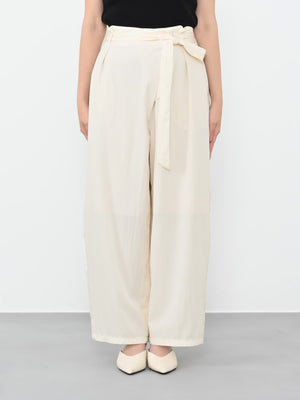 ※こちらが実物のカラーに一番お色味が近くなっております。（オフホワイト）<br>149cm | B:77 W:60 H:83 股下:68.5 | regular-XS着用 (ヒールの高さ: 3.5cm) 