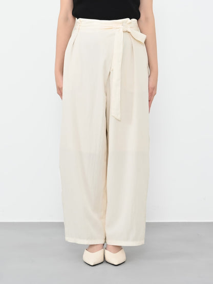 ※こちらが実物のカラーに一番お色味が近くなっております。（オフホワイト）<br>149cm | B:77 W:60 H:83 股下:68.5 | regular-XS着用 (ヒールの高さ: 3.5cm) 