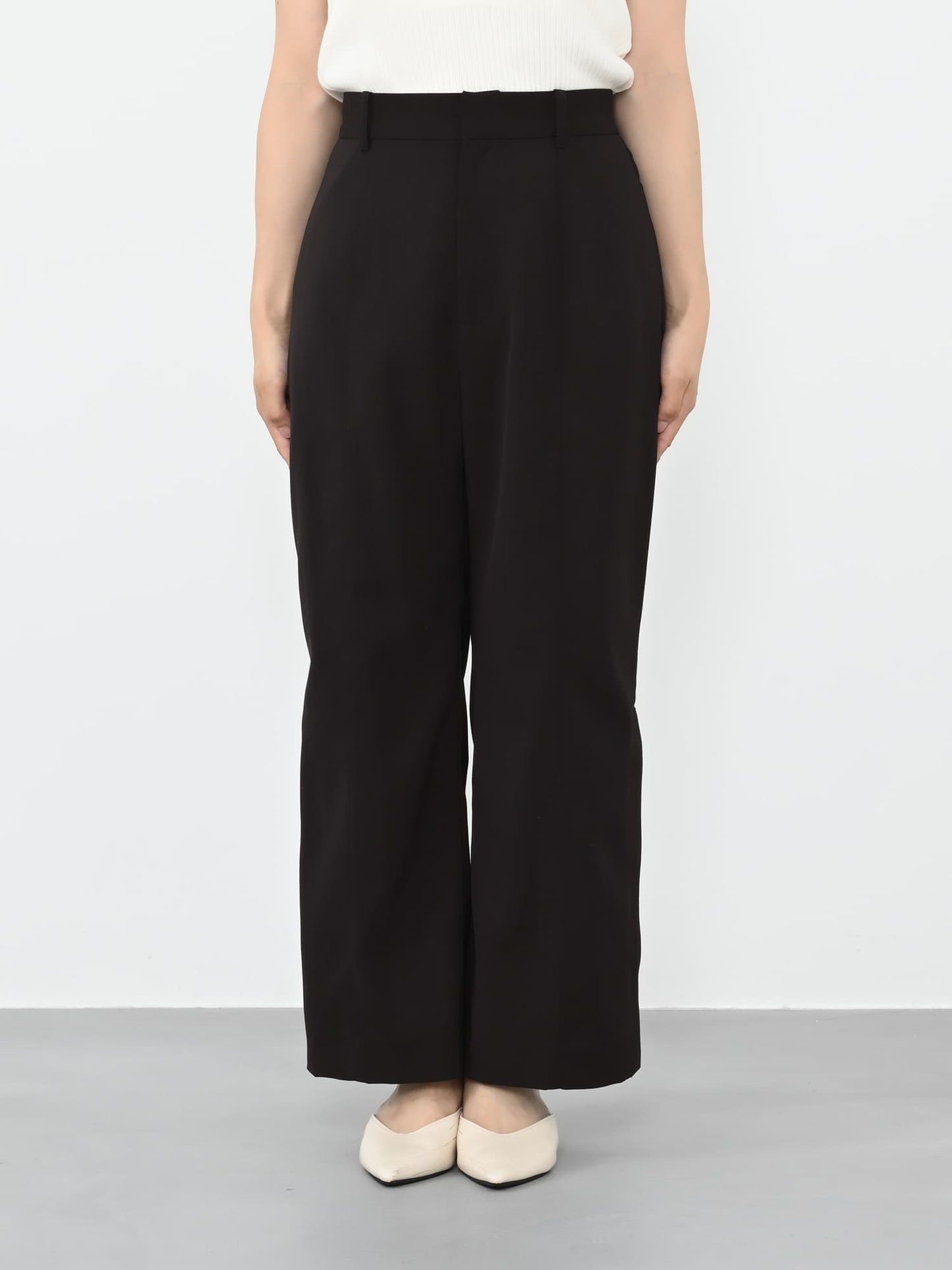 ※こちらが実物のカラーに一番お色味が近くなっております。（ブラック）<br>143cm | B:73 W:60 H:81 股下:65  | short-XS着用 (ヒールの高さ:3.5cm)