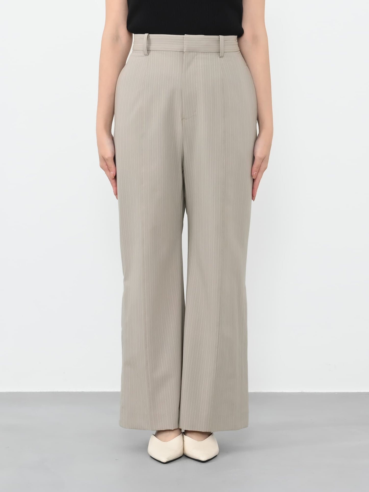 ※こちらが実物のカラーに一番お色味が近くなっております。（グレージュストライプ）<br>149cm | B:77 W:60 H:83 股下:68.5 | regular-XS着用 (ヒールの高さ:3.5cm)