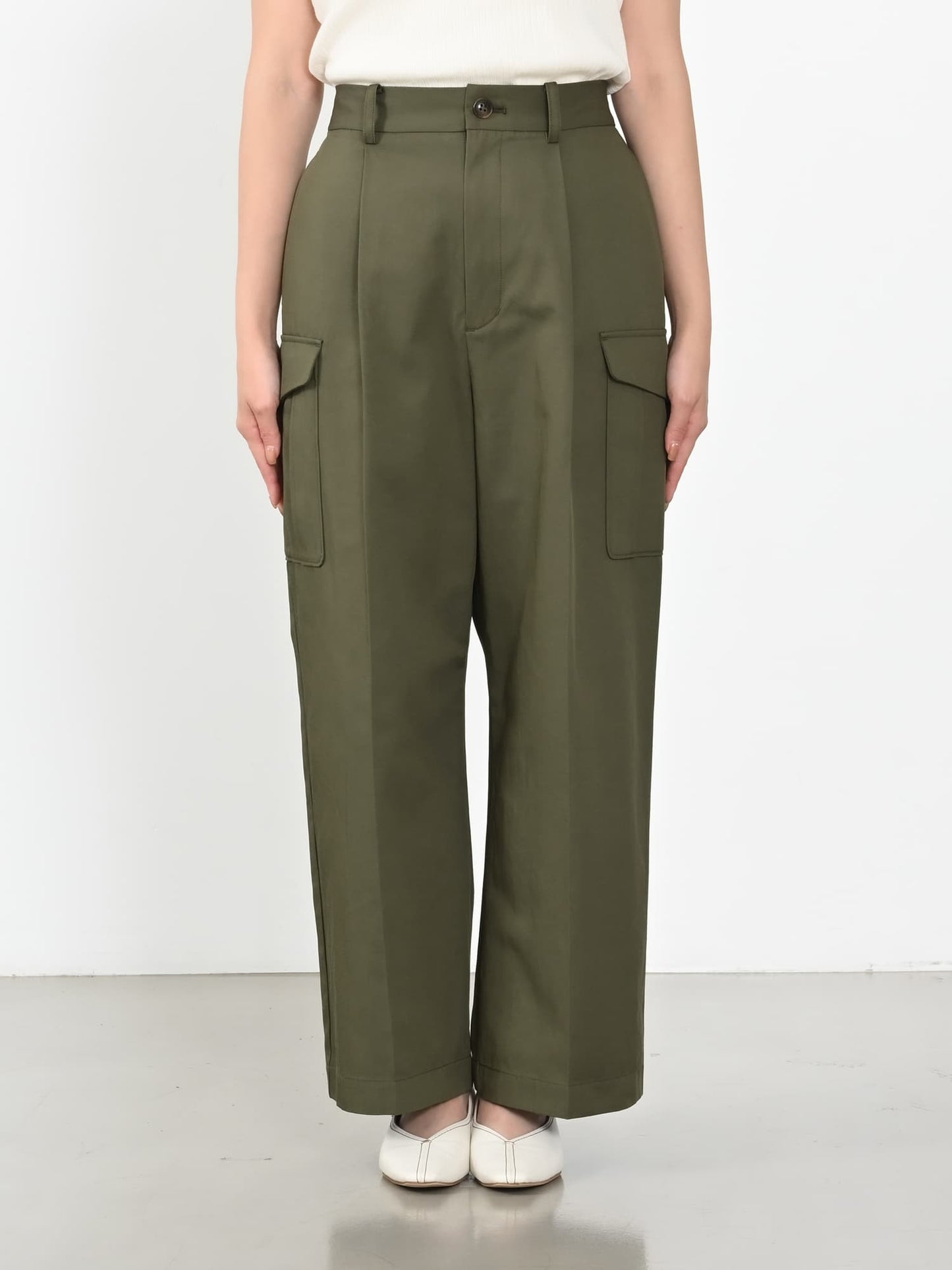 ※こちらが実物のカラーに一番お色味が近くなっております。（カーキ）<br>149cm | B:77 W:60 H:83 股下:68.5 | regular-XS着用(ヒールの高さ:3.5cm)