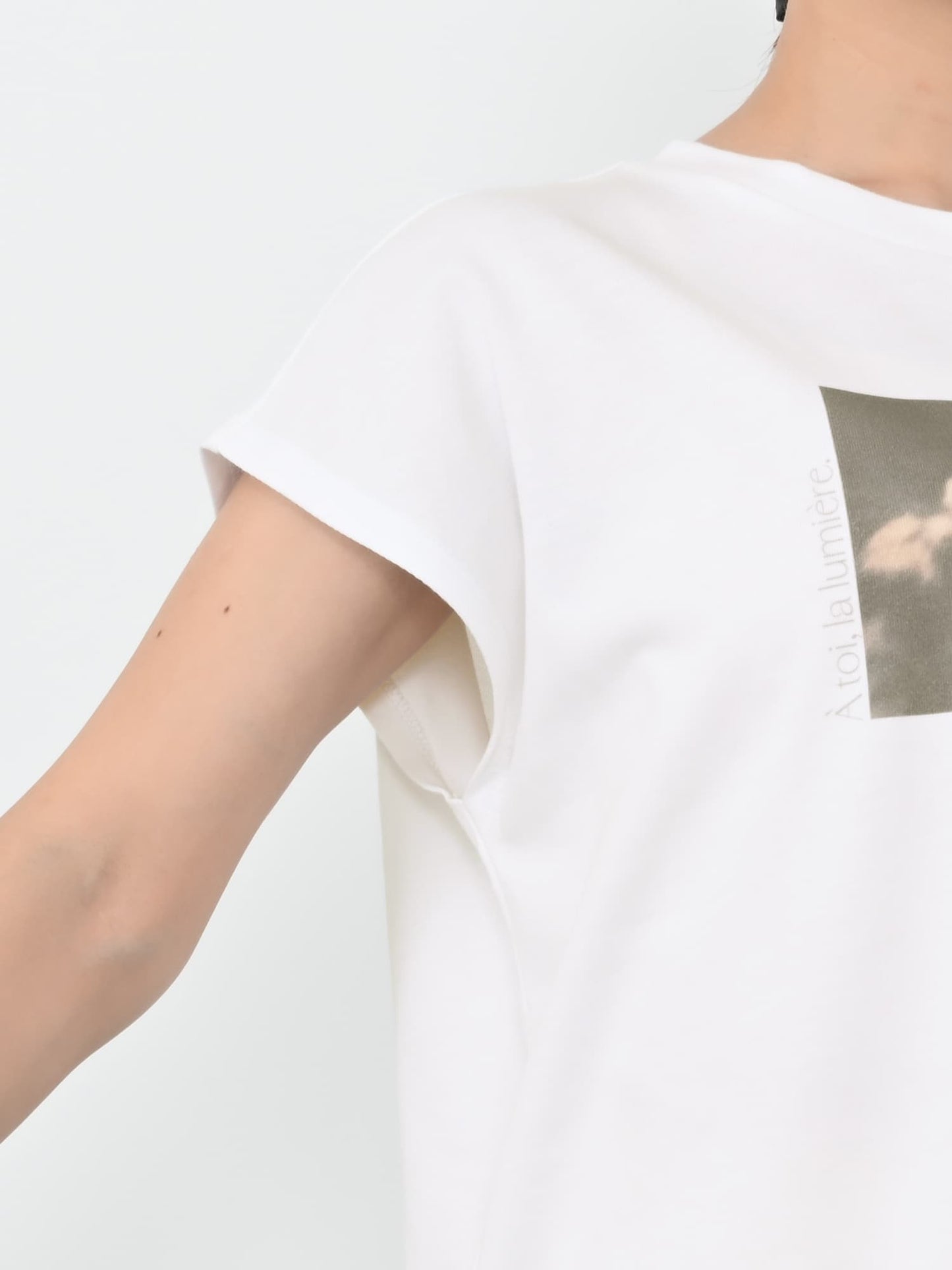 【汗染み防止】フラワーグラフィックTシャツ　[通常]