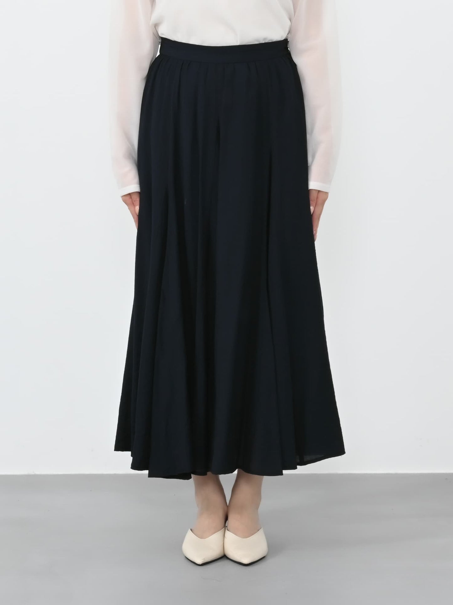 ※こちらが実物のカラーに一番お色味が近くなっております。（ネイビー）<br>149cm | B:77 W:60 H:83 股下:68.5 | regular-XS着用 (ヒールの高さ: 3.5cm) 