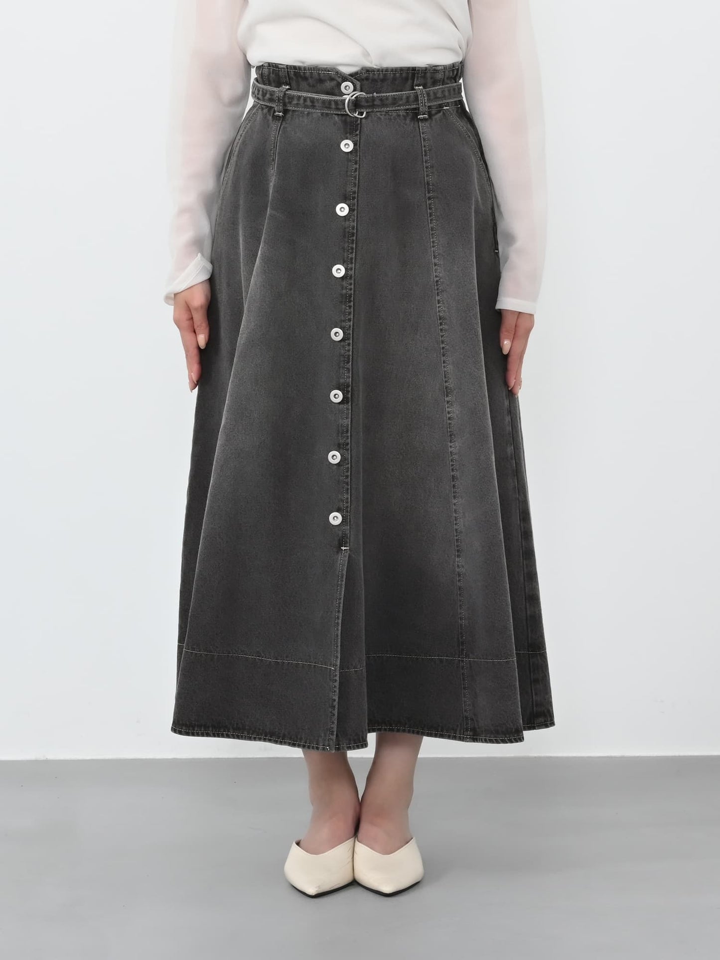 ※こちらが実物のカラーに一番お色味が近くなっております。（ウォッシュブラック）<br>149cm | B:77 W:60 H:83 股下:68.5 | regular-XS着用 (ヒールの高さ:3.5cm)