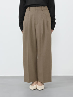 ※こちらが実物のカラーに一番お色味が近くなっております。（グレージュ）<br>143cm | B:73 W:60 H:81 股下:65  | short-XS着用(ヒールの高さ:3.5cm)