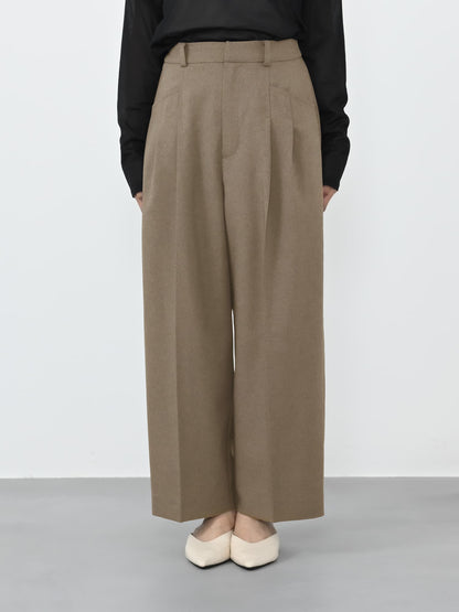 ※こちらが実物のカラーに一番お色味が近くなっております。（グレージュ）<br>143cm | B:73 W:60 H:81 股下:65  | short-XS着用(ヒールの高さ:3.5cm)