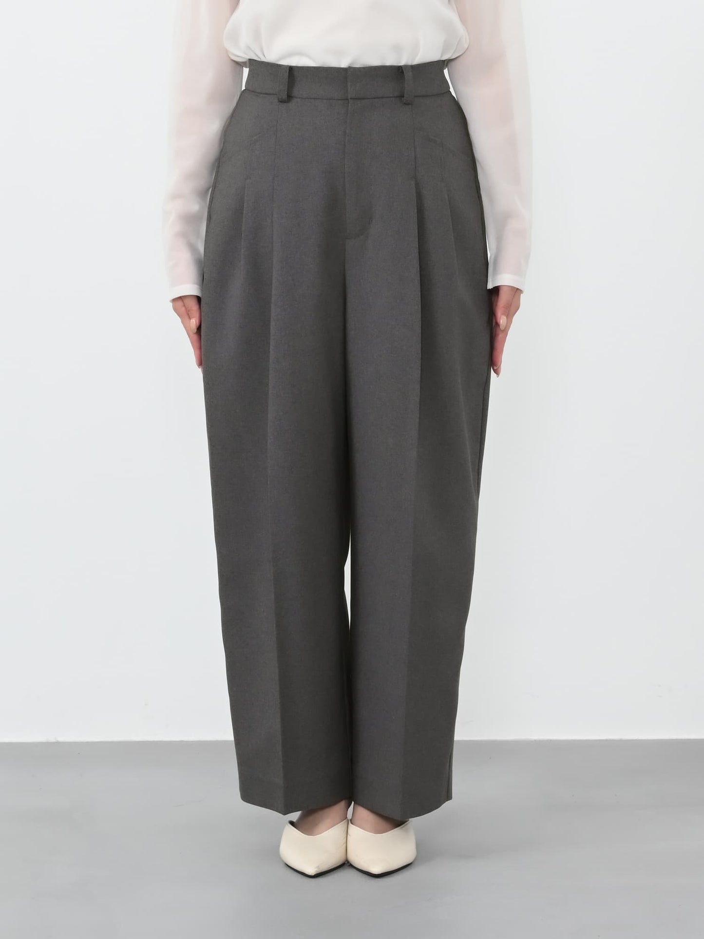 ※こちらが実物のカラーに一番お色味が近くなっております。（グレー）<br>149cm | B:77 W:60 H:83 股下:68.5 | regular-XS着用(ヒールの高さ:3.5cm)