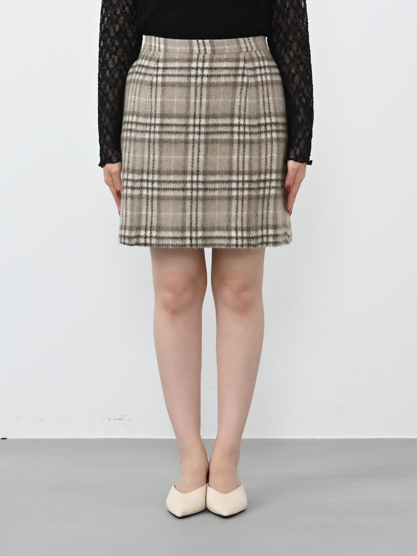 ※こちらが実物のカラーに一番お色味が近くなっております。（チェック）<br>150cm | B:78 W:56 H:74 股下:69  | XS着用 (ヒールの高さ:3.5cm)