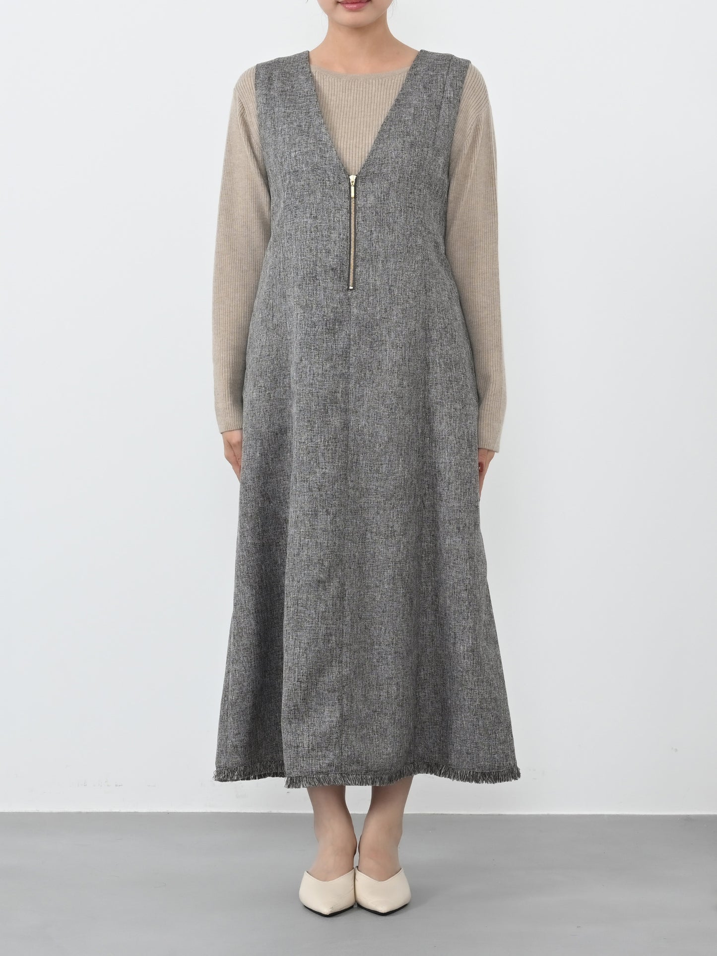 ※こちらが実物のカラーに一番お色味が近くなっております。（グレー）<br>149cm | B:77 W:60 H:83 股下:68.5 | regular着用  (ヒールの高さ:3.5cm)