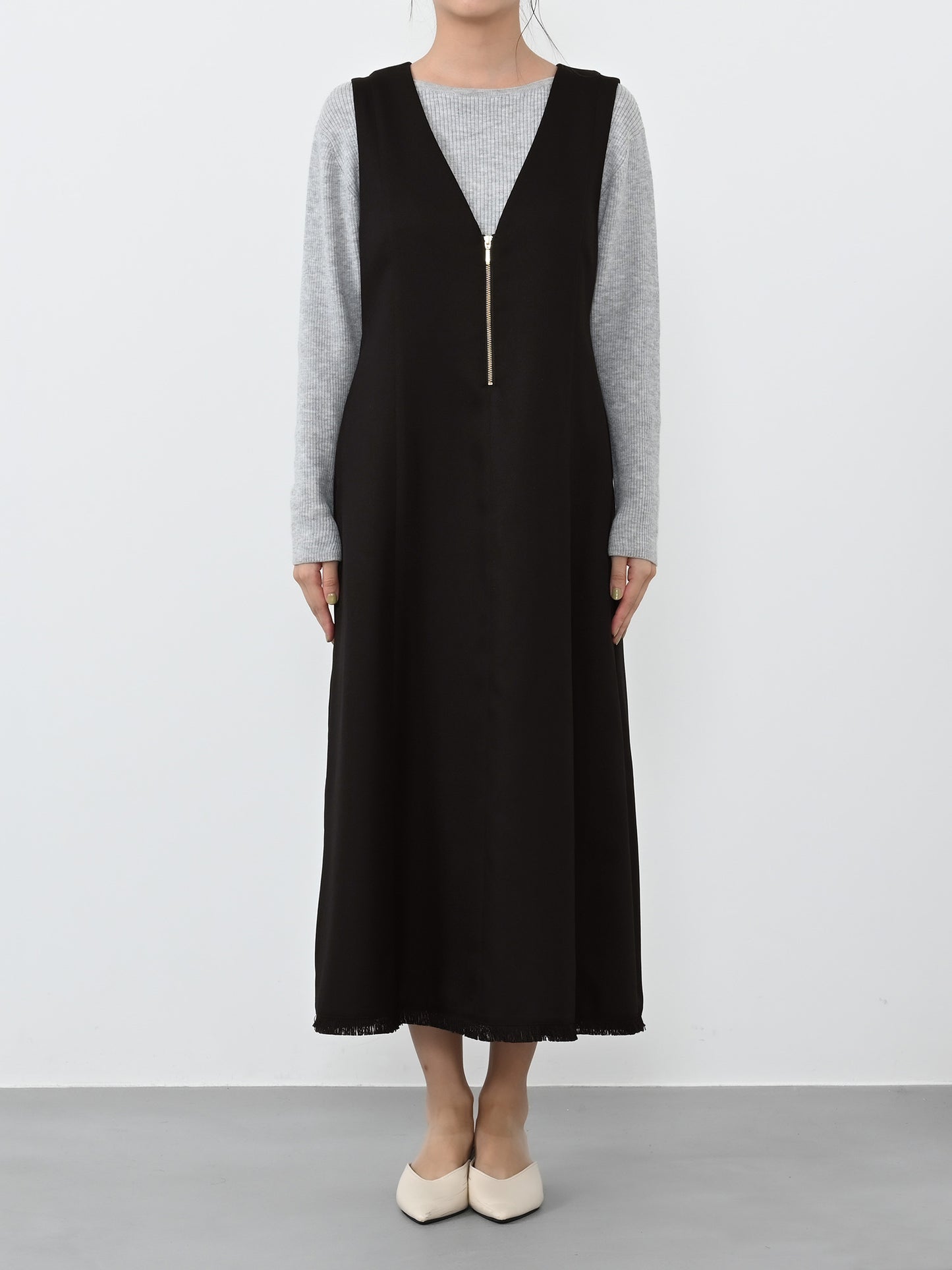 ※こちらが実物のカラーに一番お色味が近くなっております。（ブラック）<br>150cm | B:78 W:56 H:74 股下:69 | regular着用  (ヒールの高さ:3.5cm)