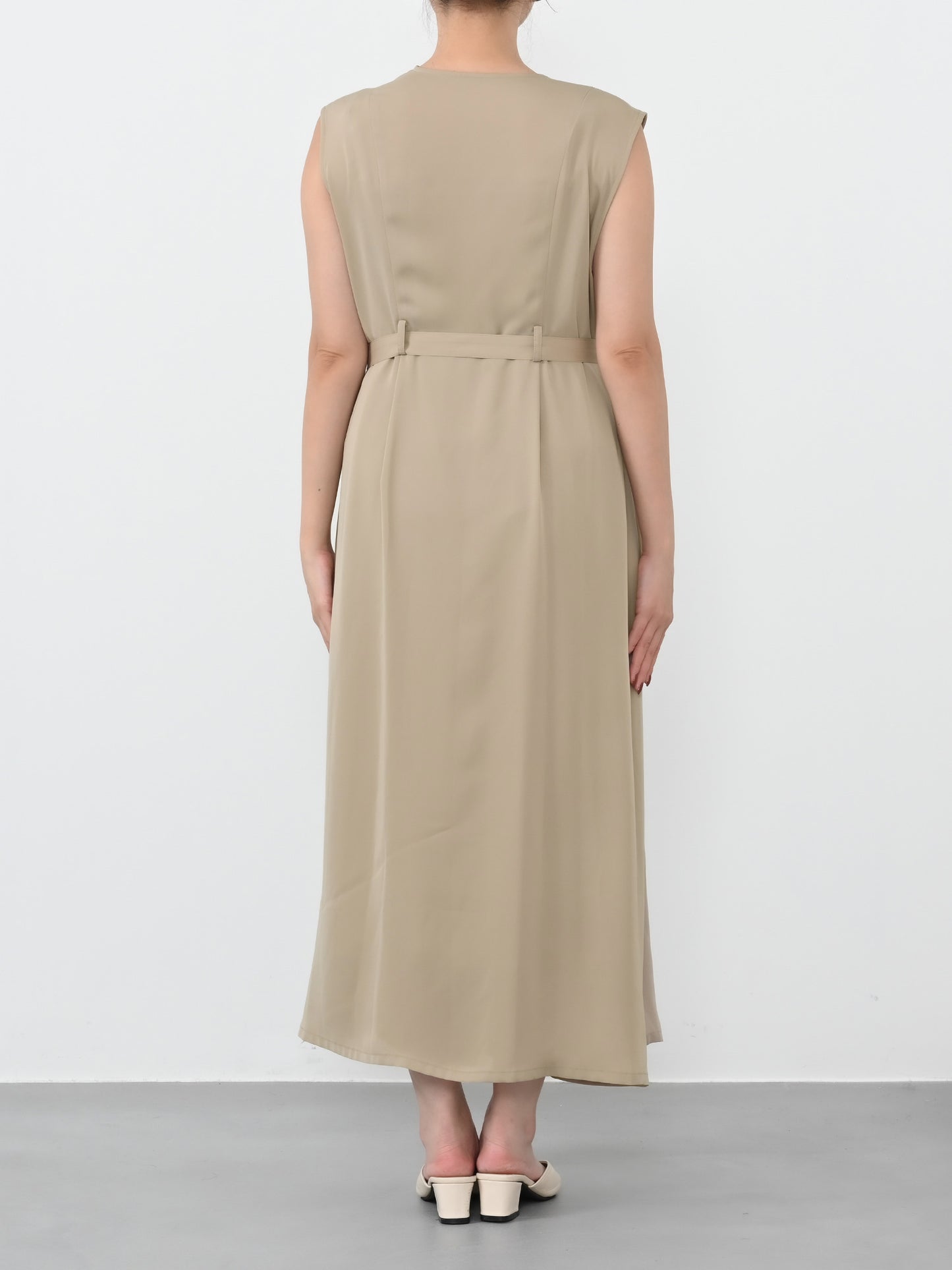 ラッフルとろみジレワンピース-short & regular　[通常]