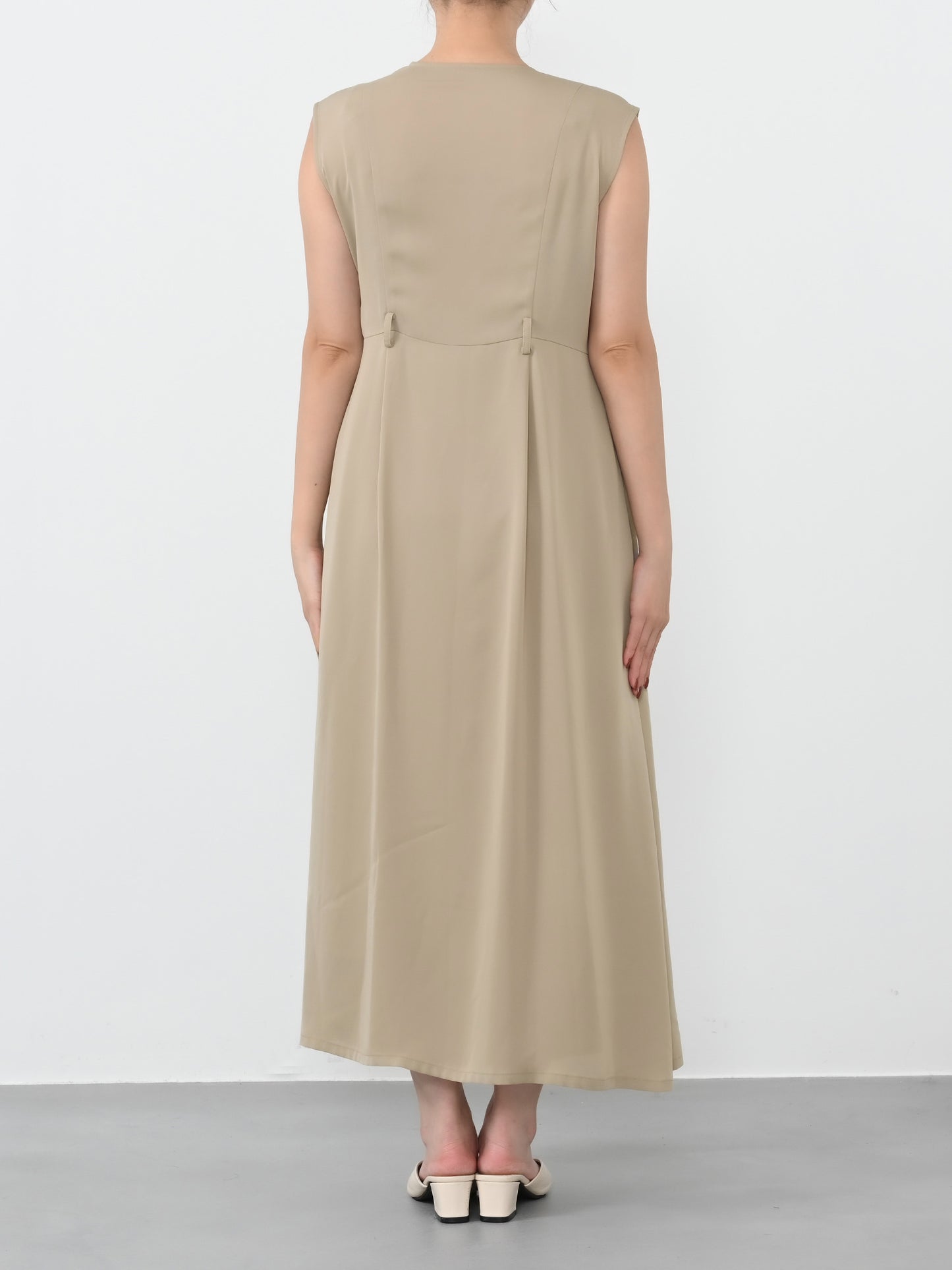 ラッフルとろみジレワンピース-short & regular　[通常]