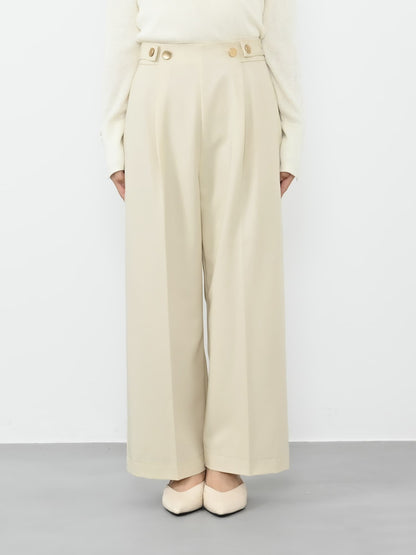 ※こちらが実物のカラーに一番お色味が近くなっております。（アイボリー）<br>143cm | B:73 W:60 H:81 股下:65  | short-XS着用(ヒールの高さ: 3.5cm) 