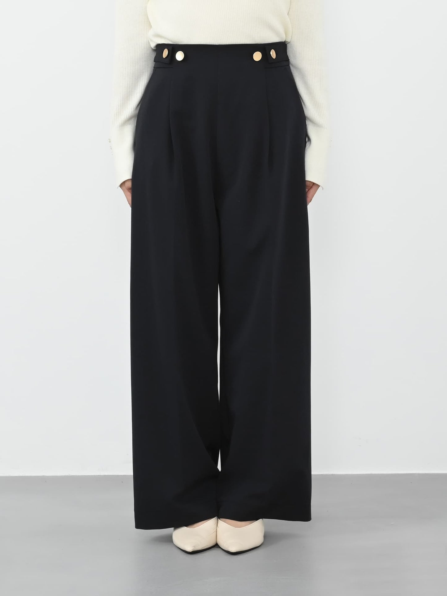 ※こちらが実物のカラーに一番お色味が近くなっております。（ネイビー）<br>143cm | B:73 W:60 H:81 股下:65  | short-XS着用(ヒールの高さ: 3.5cm) 