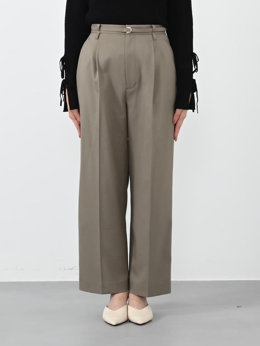 ※こちらが実物のカラーに一番お色味が近くなっております。（グレージュ）<br>149cm | B:77 W:60 H:83 股下:68.5 | regular-XS着用(ヒールの高さ: 3.5cm)